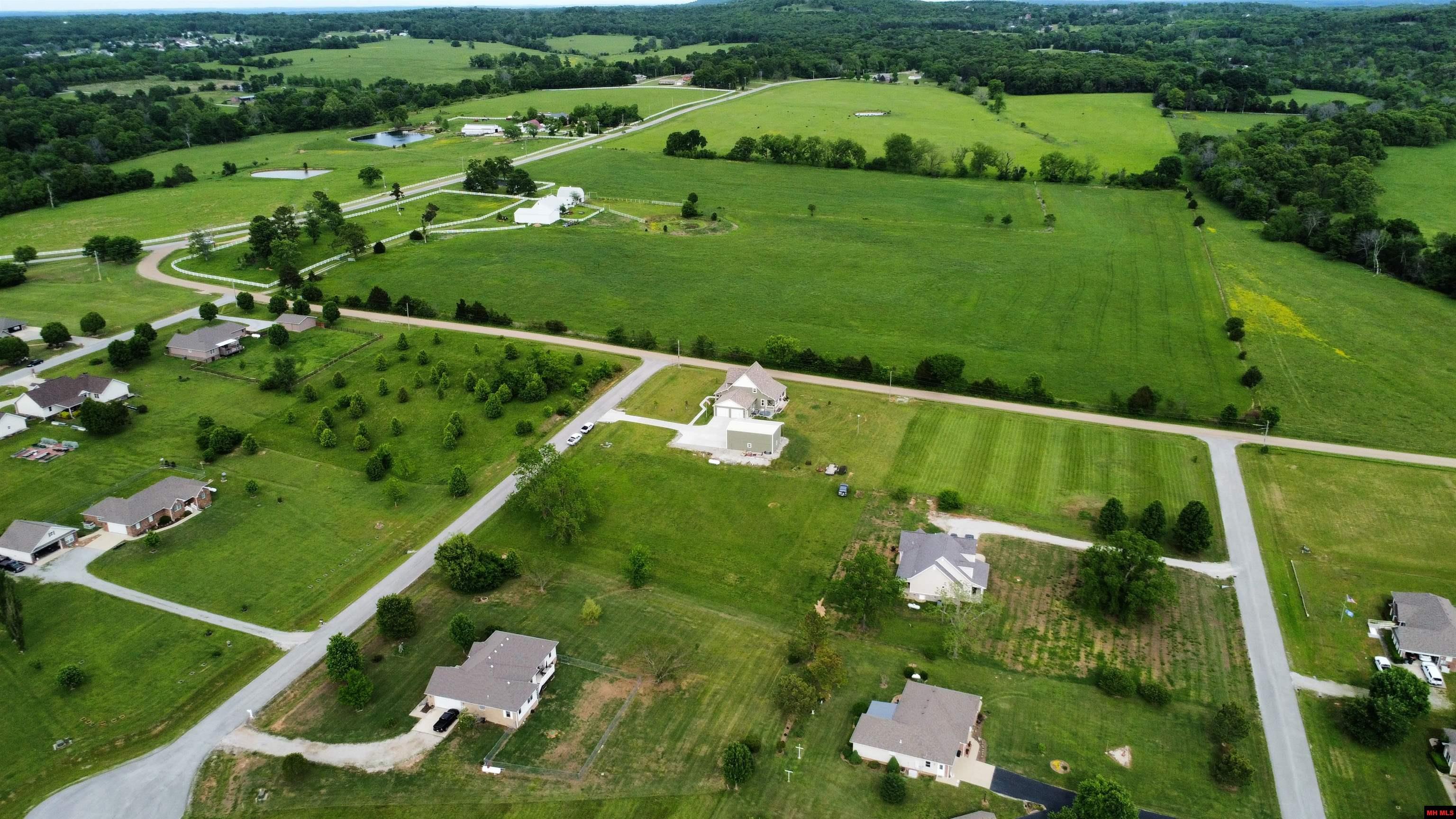 16 DEBONAIR COURT Gassville, AR 72635