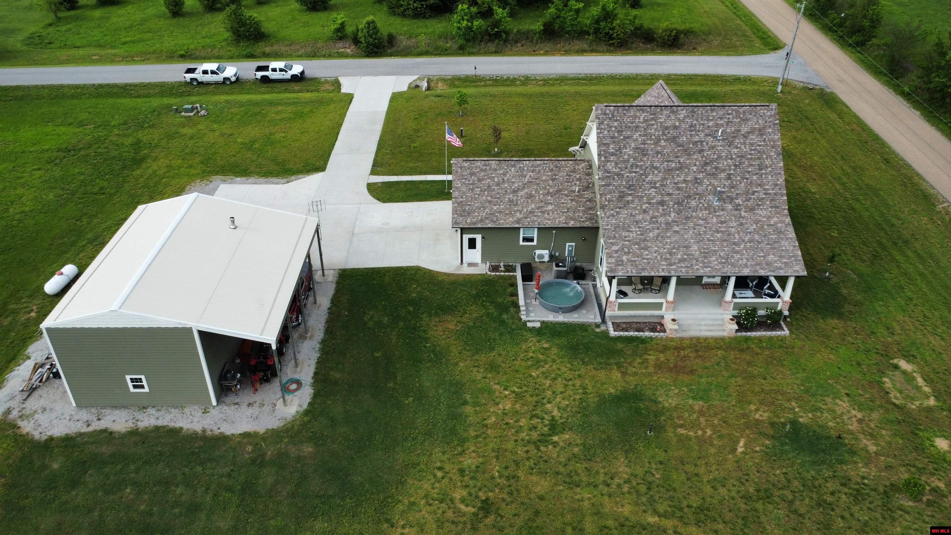 16 DEBONAIR COURT Gassville, AR 72635