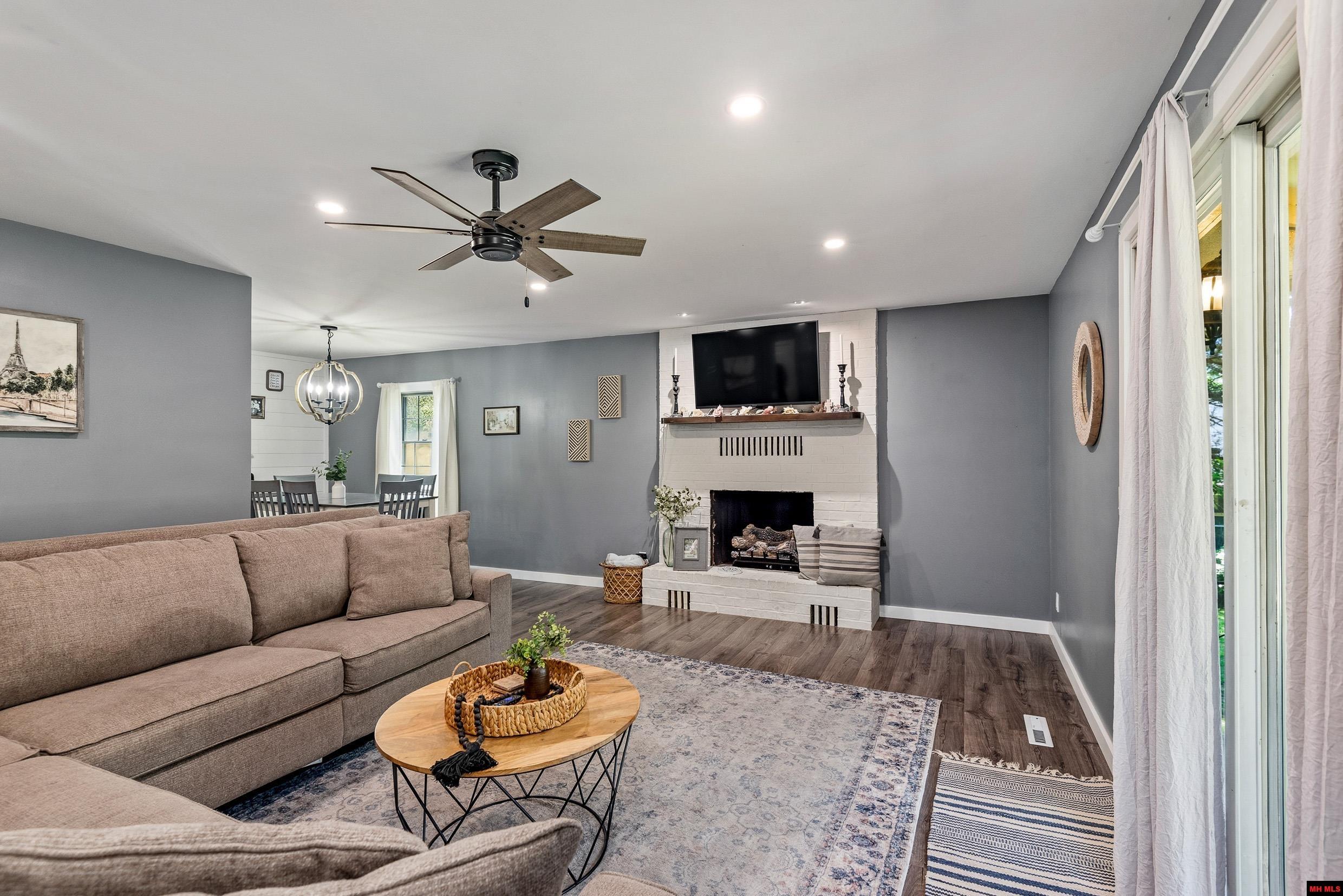 1528 Berry Lane
