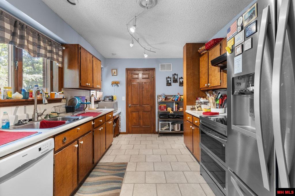 2503 Crescent Drive