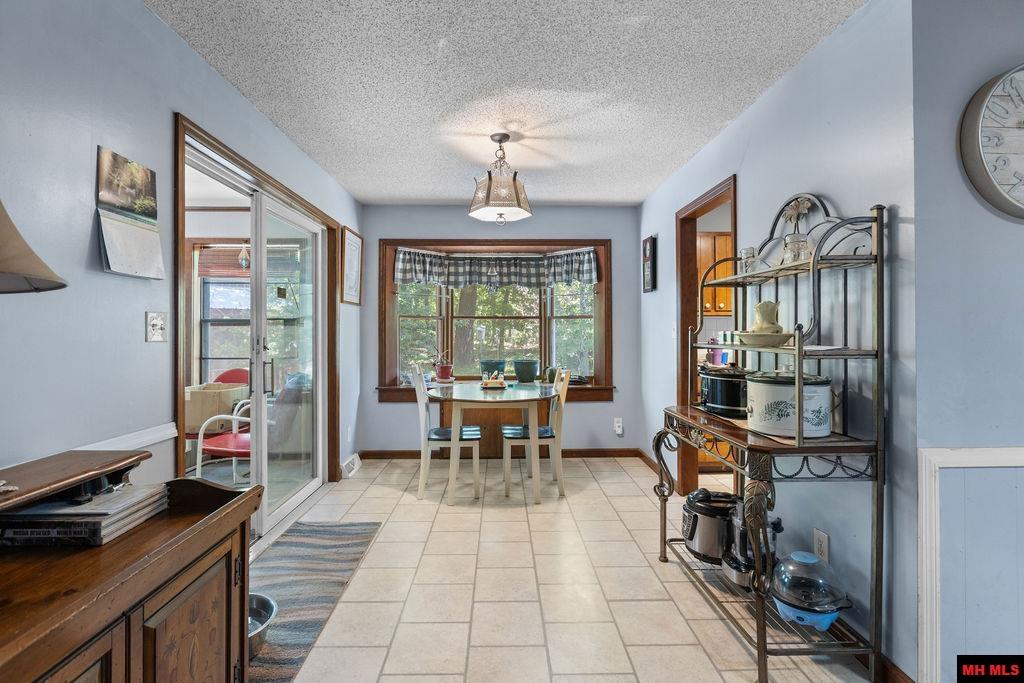 2503 Crescent Drive