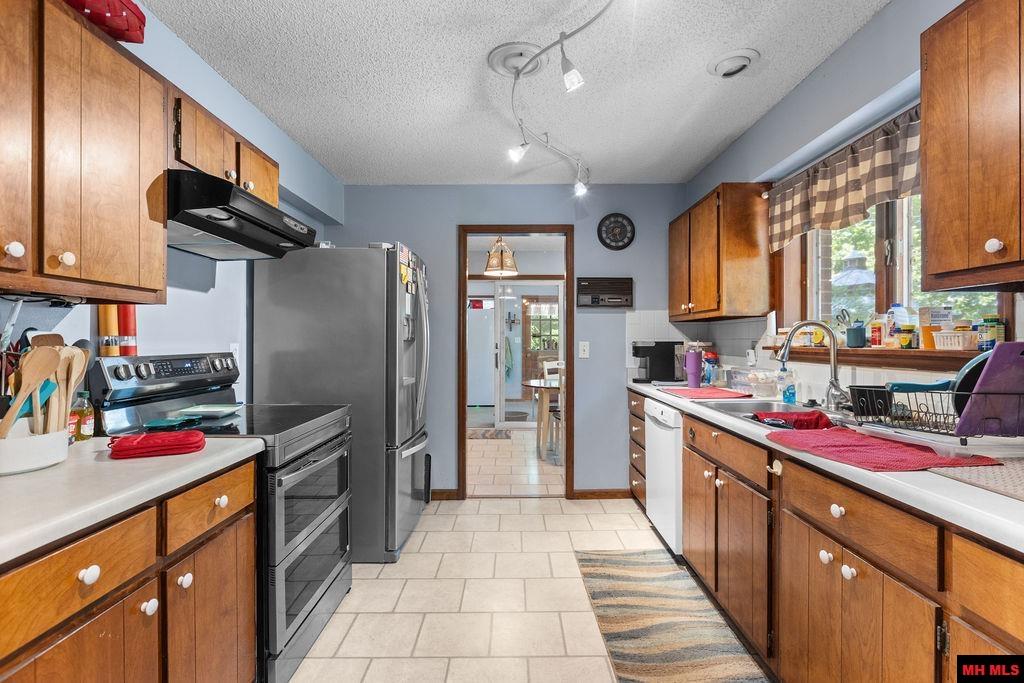 2503 Crescent Drive