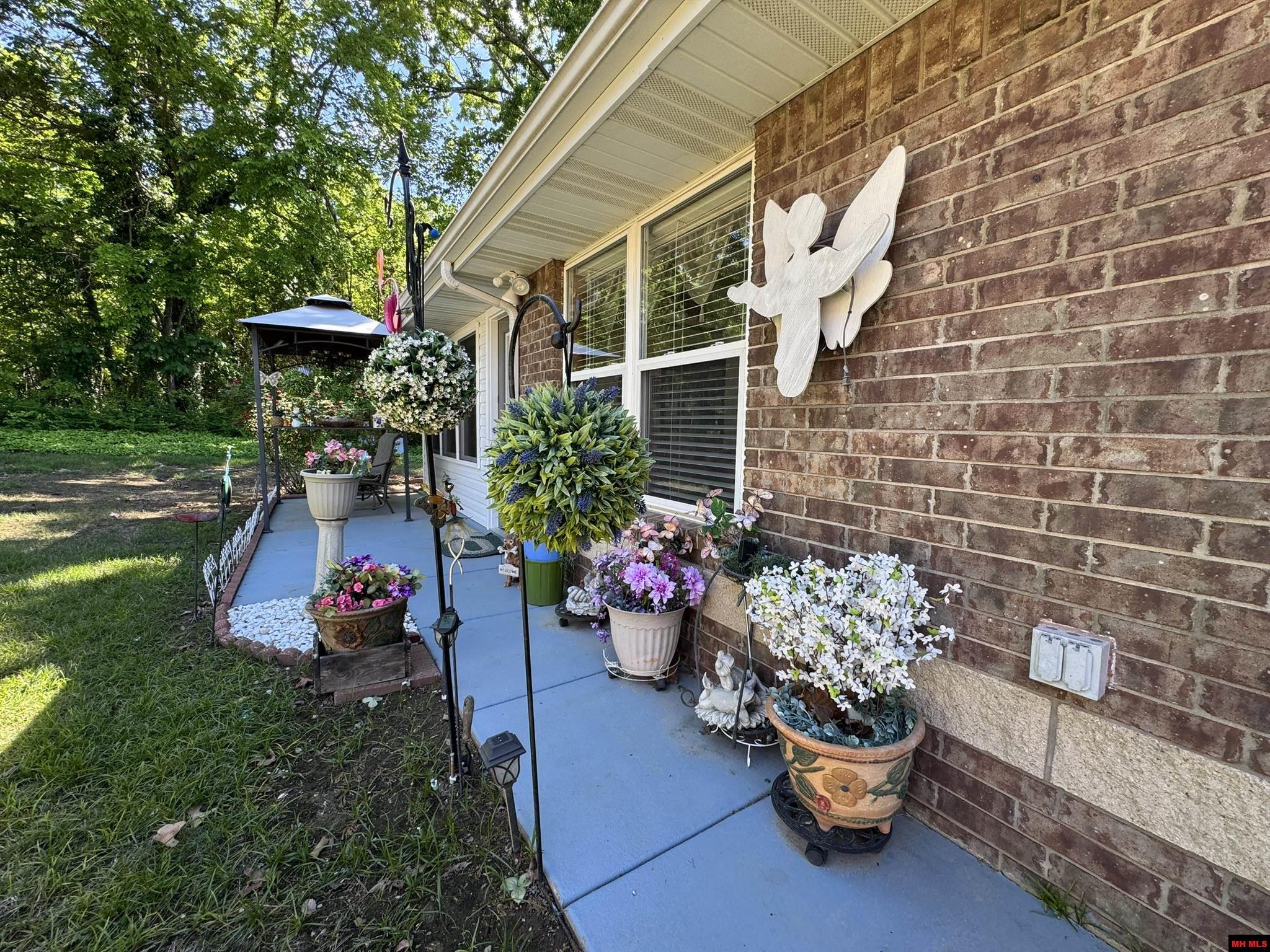1586 MEADOWHILL DRIVE Mountain Home, AR