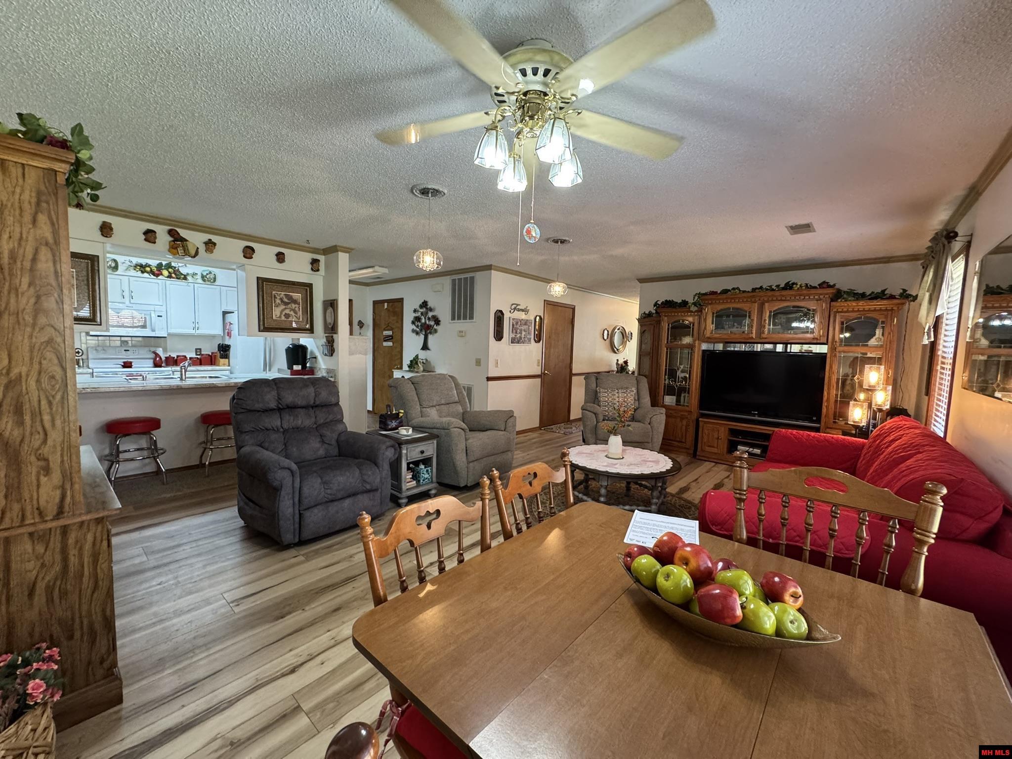 1586 MEADOWHILL DRIVE Mountain Home, AR