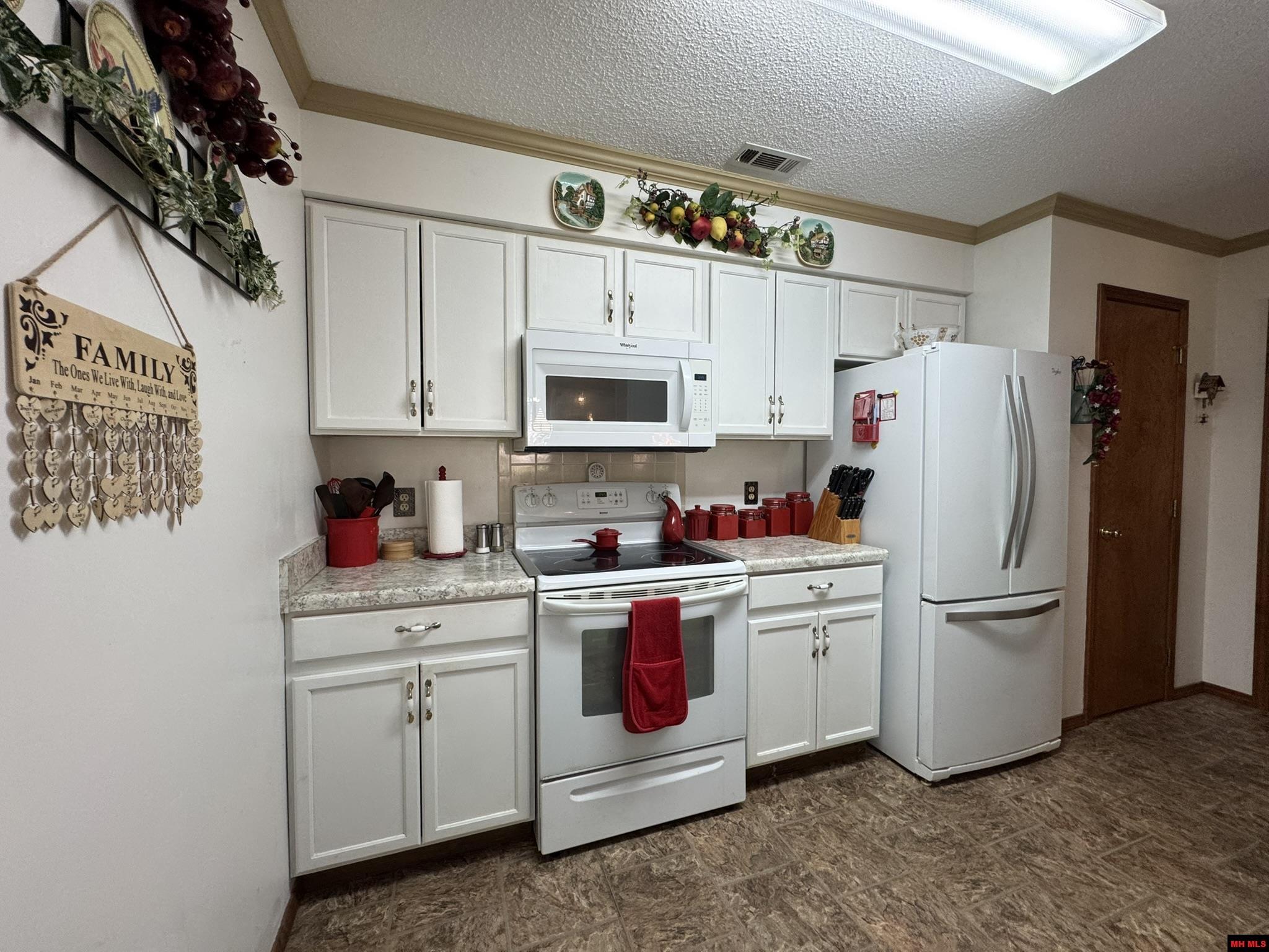 1586 MEADOWHILL DRIVE Mountain Home, AR
