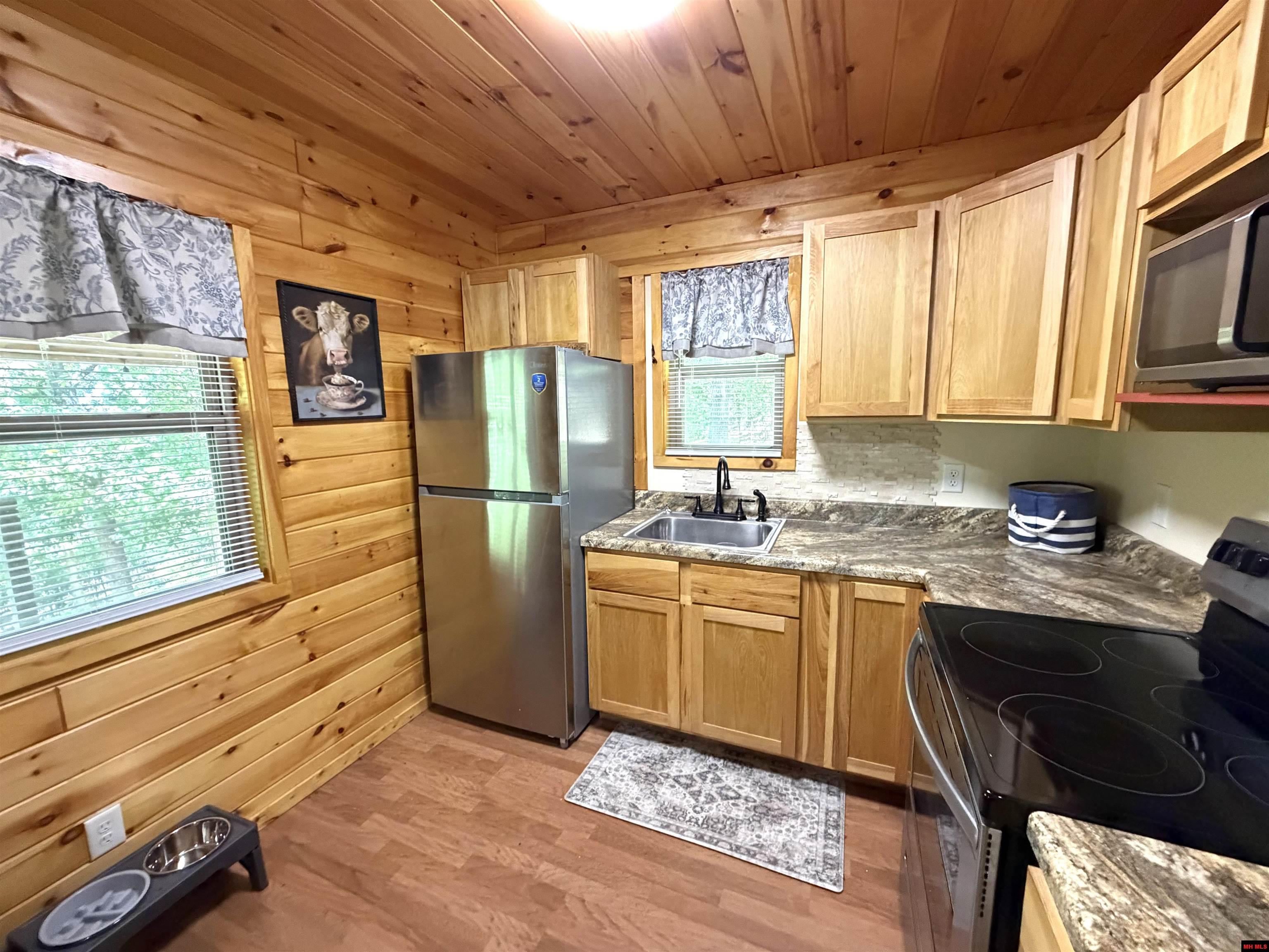412 LONGWAY DRIVE Yellville, AR