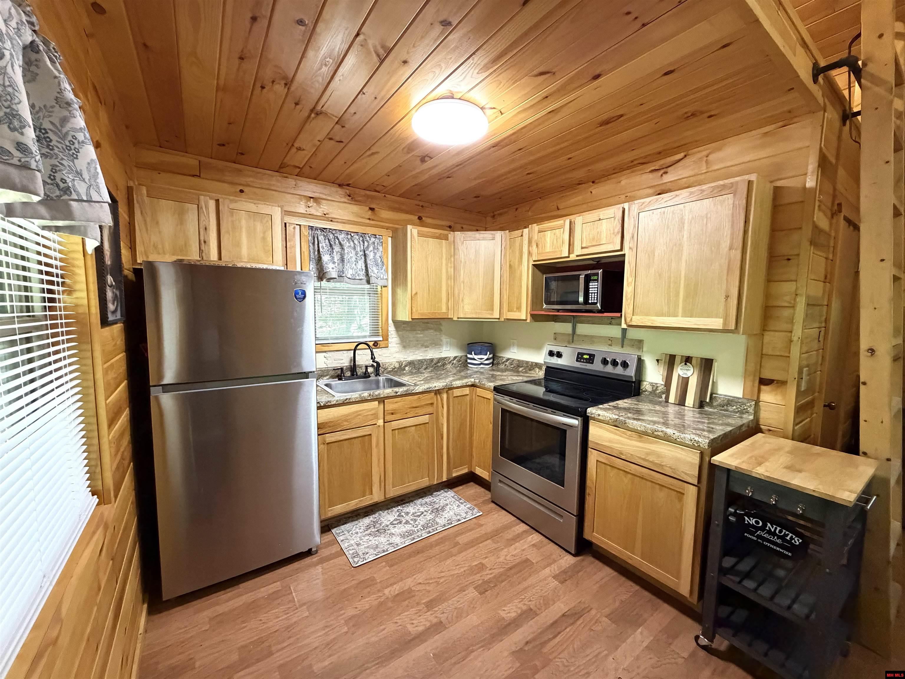 412 LONGWAY DRIVE Yellville, AR
