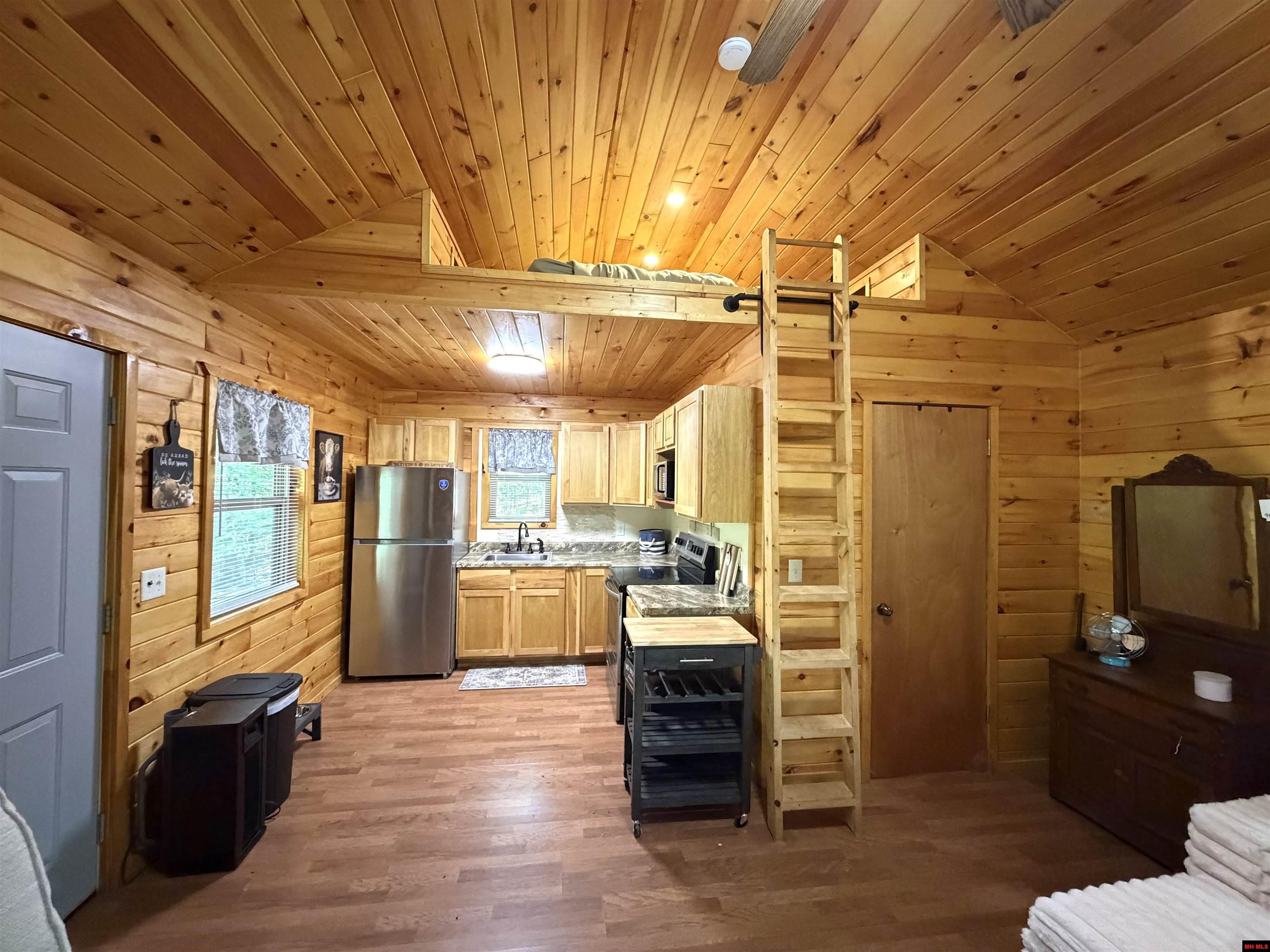412 LONGWAY DRIVE Yellville, AR
