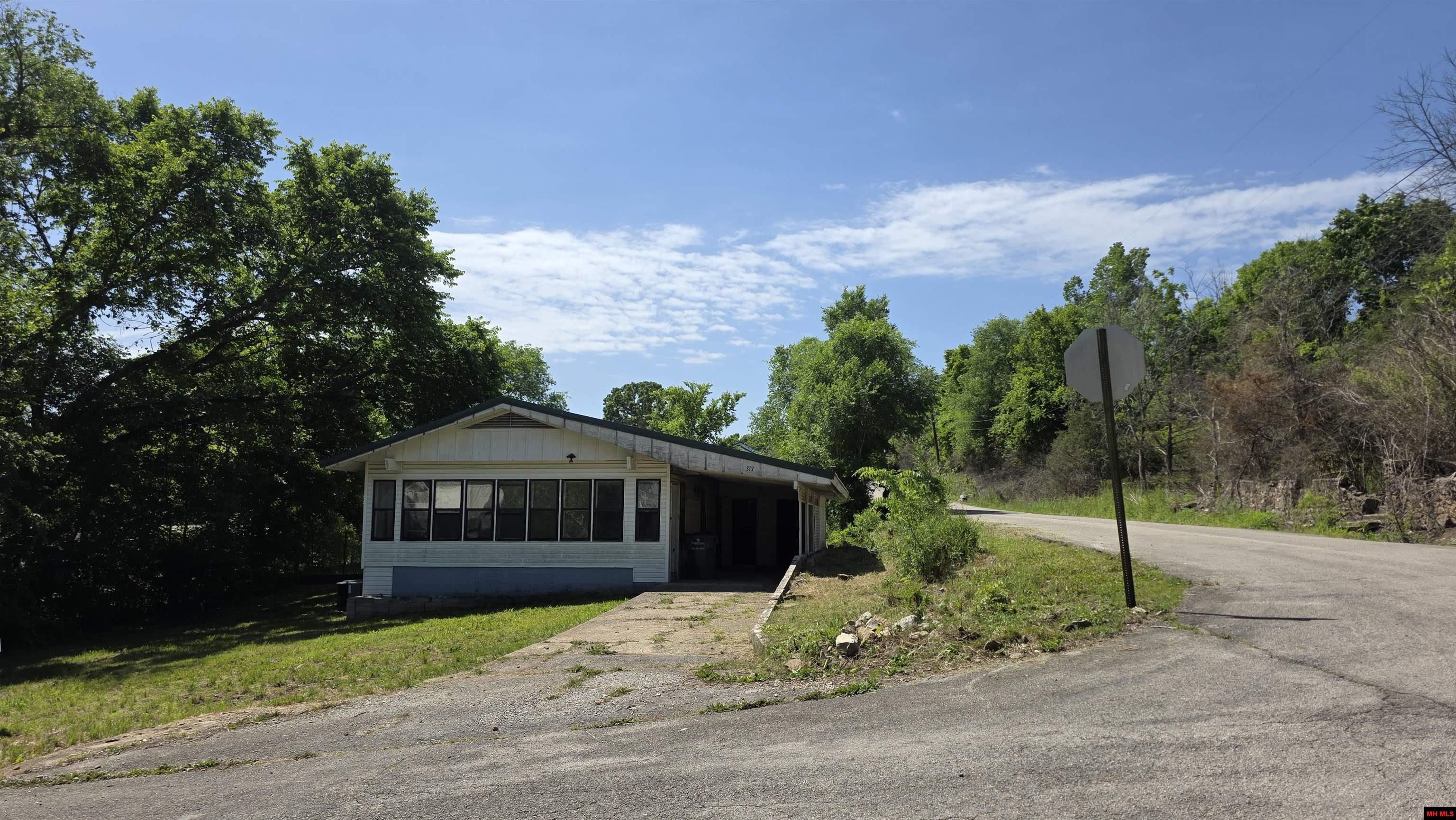317 W 5TH STREET Yellville, AR 72687