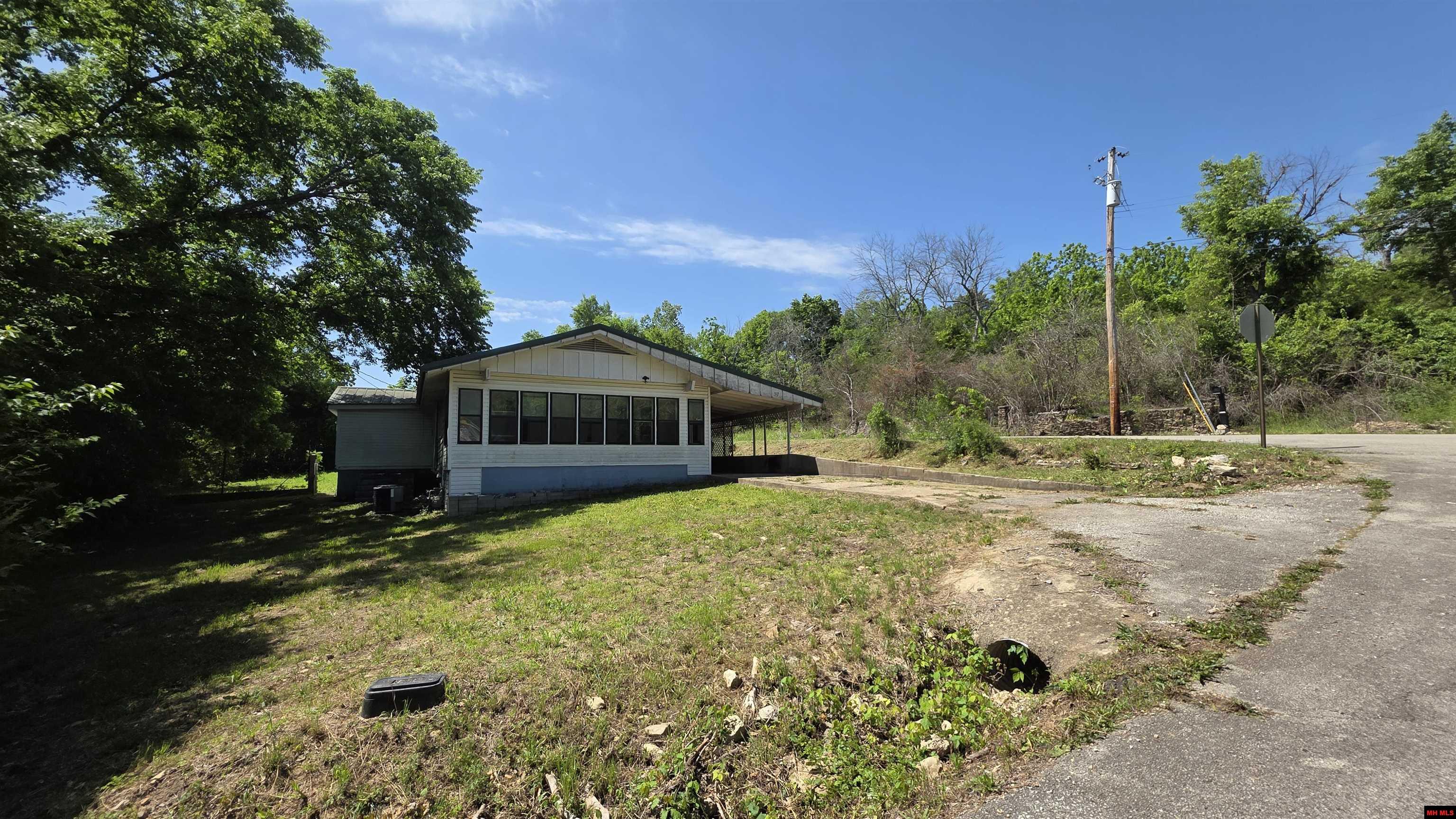 317 W 5TH STREET Yellville, AR 72687