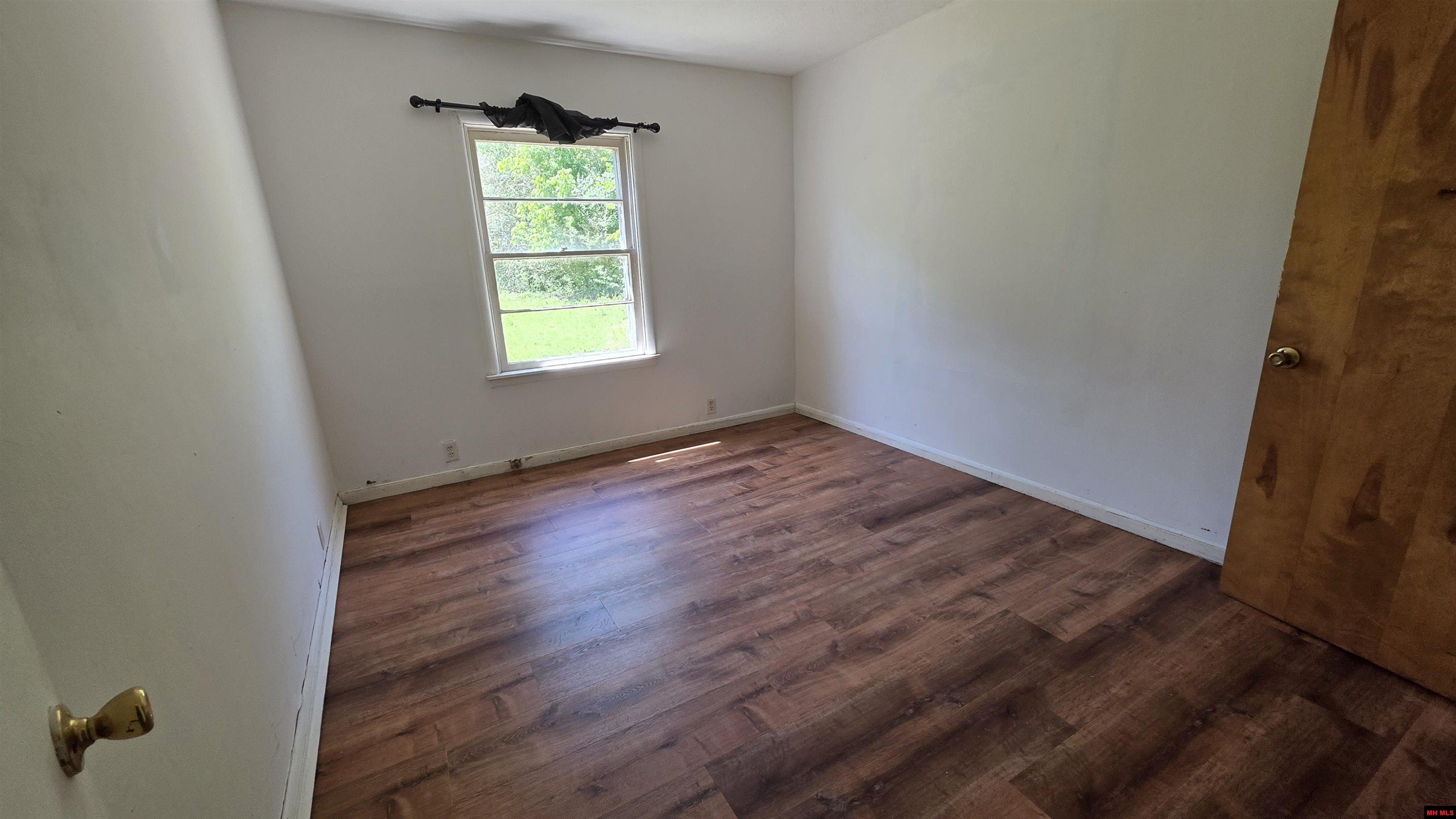 317 W 5TH STREET Yellville, AR 72687
