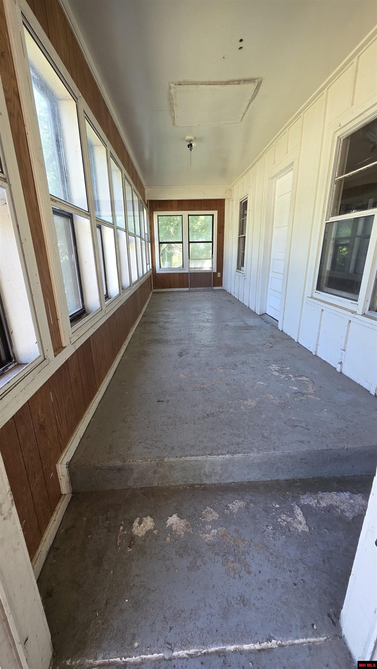 317 W 5TH STREET Yellville, AR 72687
