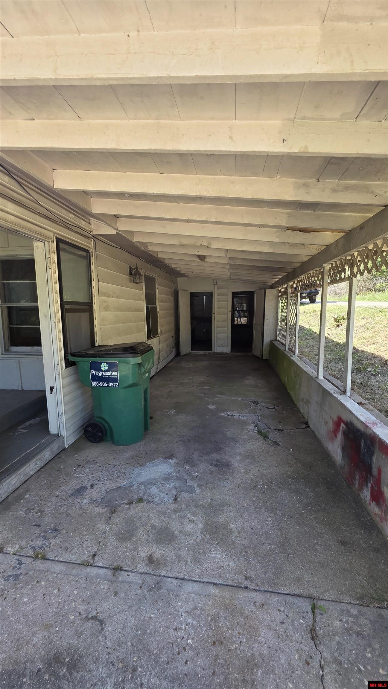 317 W 5TH STREET Yellville, AR 72687