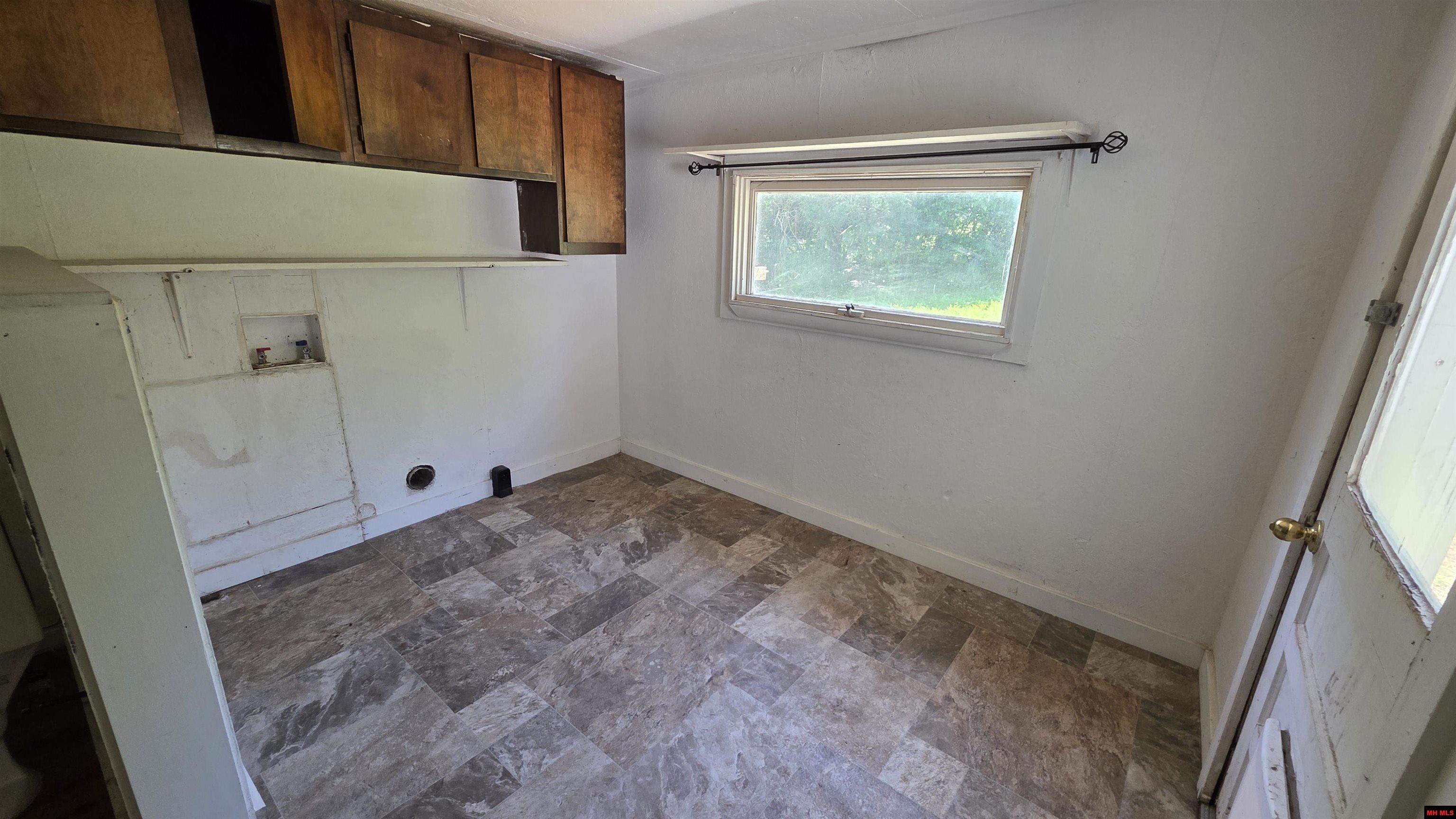 317 W 5TH STREET Yellville, AR 72687