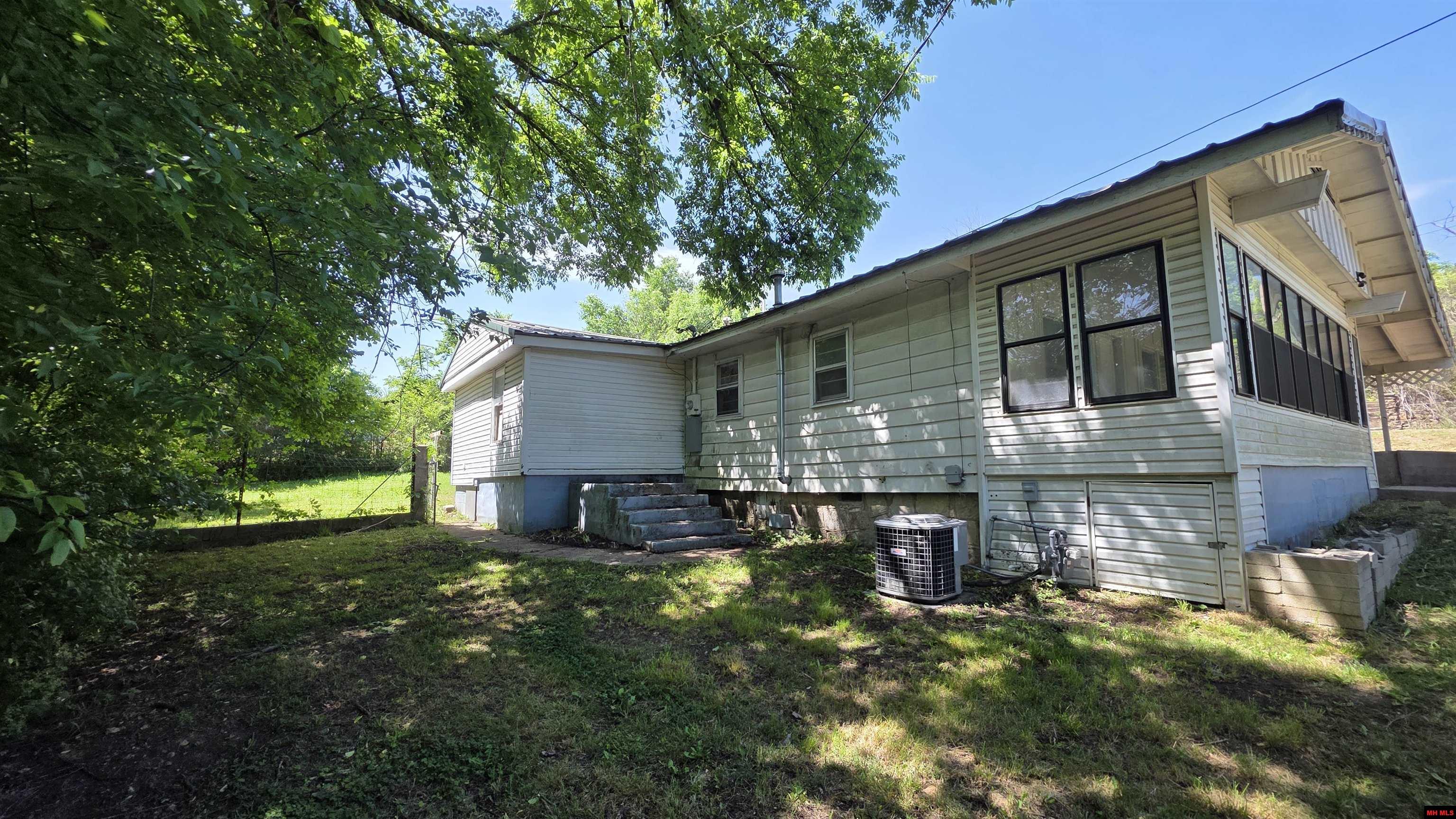 317 W 5TH STREET Yellville, AR 72687