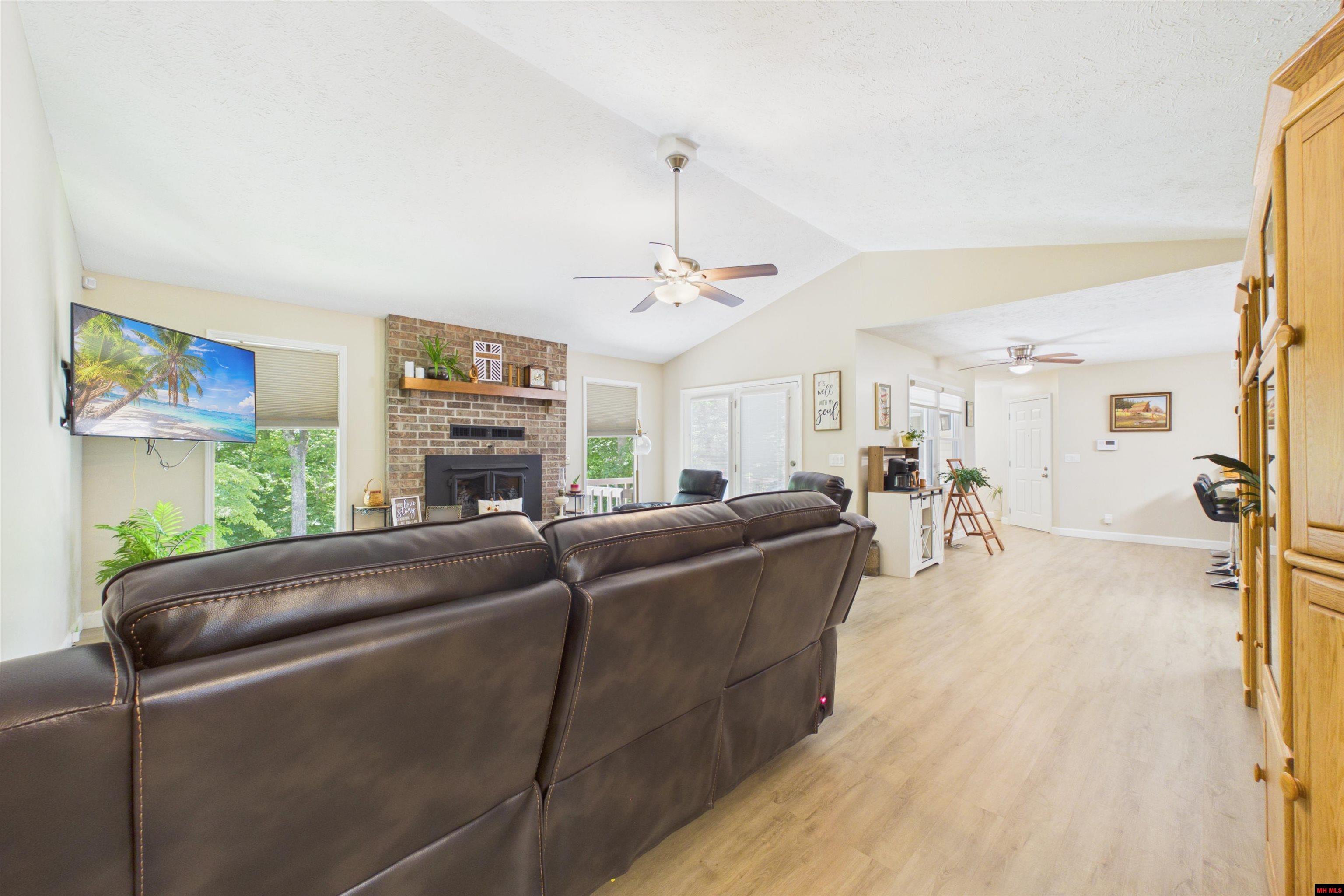 46 Stonehedge Drive