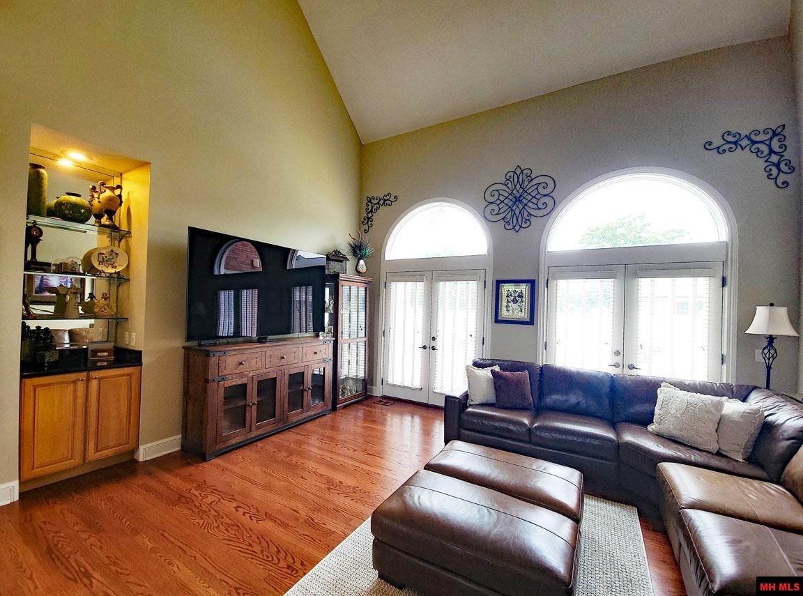 308 HOLLY GROVE DRIVE Mountain Home, AR