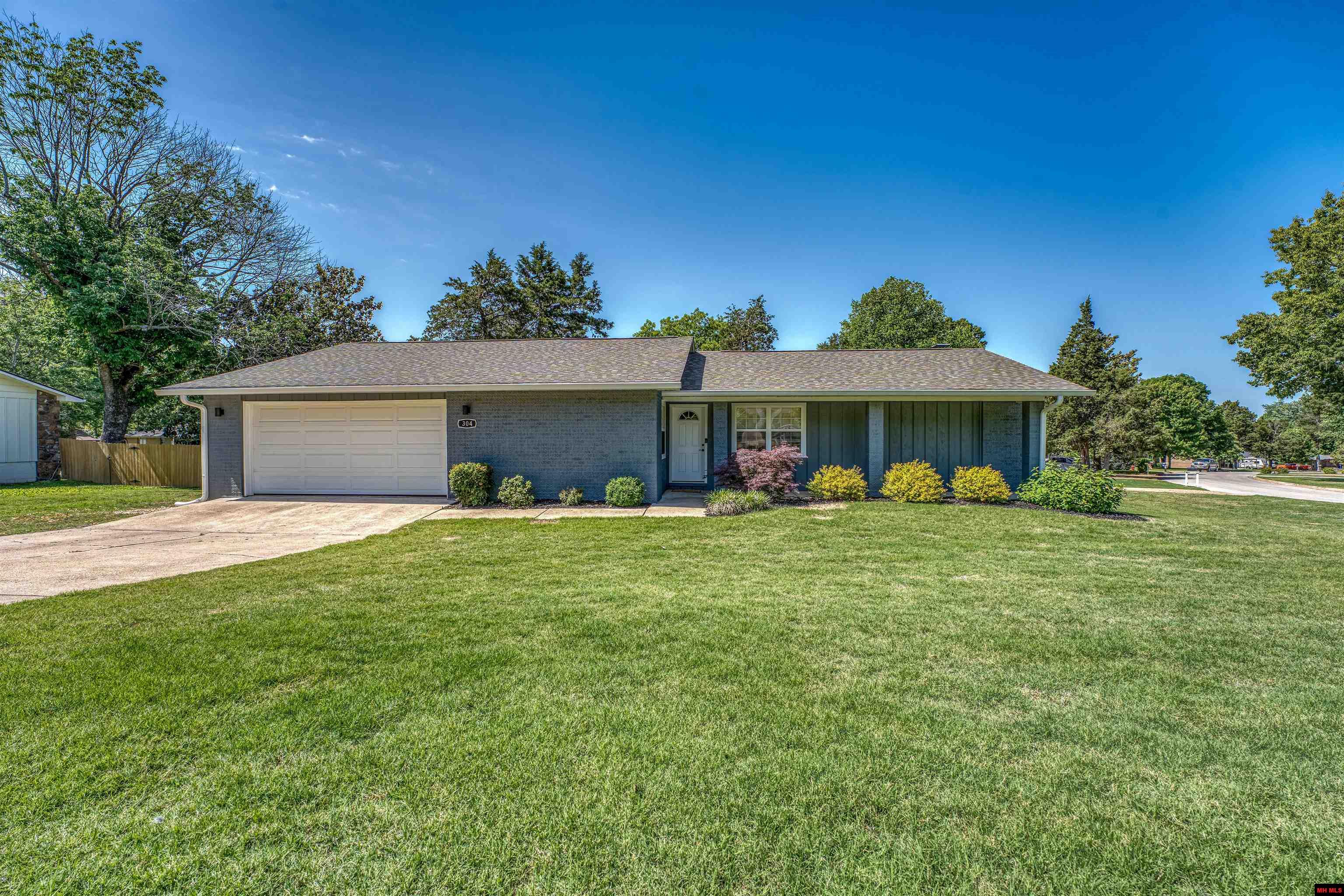 304 S Kingswood Drive