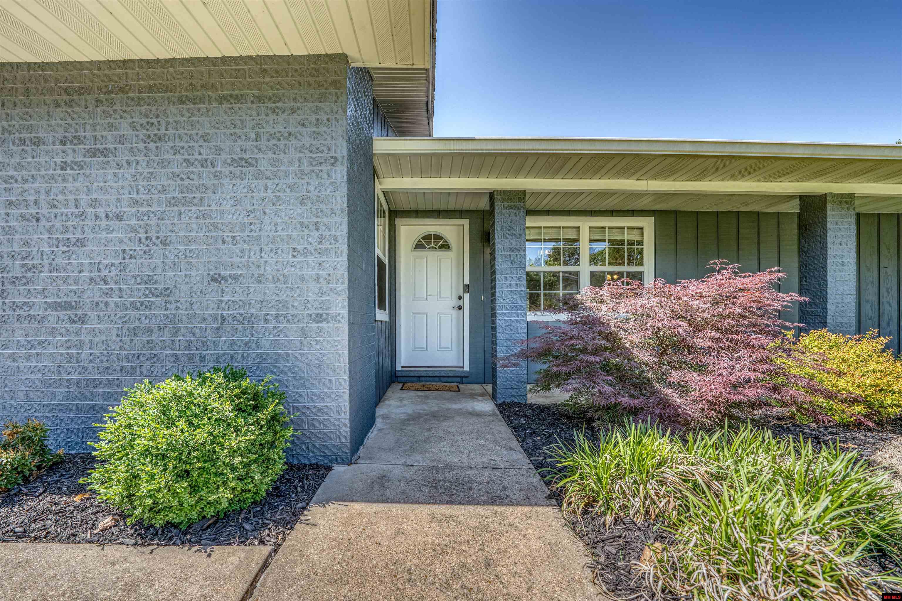 304 S Kingswood Drive