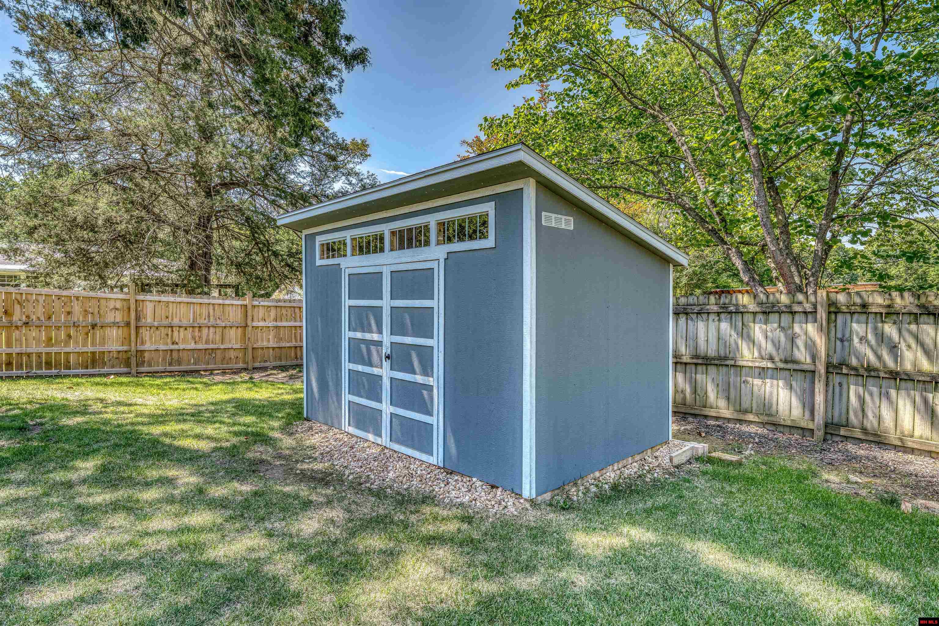 304 S Kingswood Drive