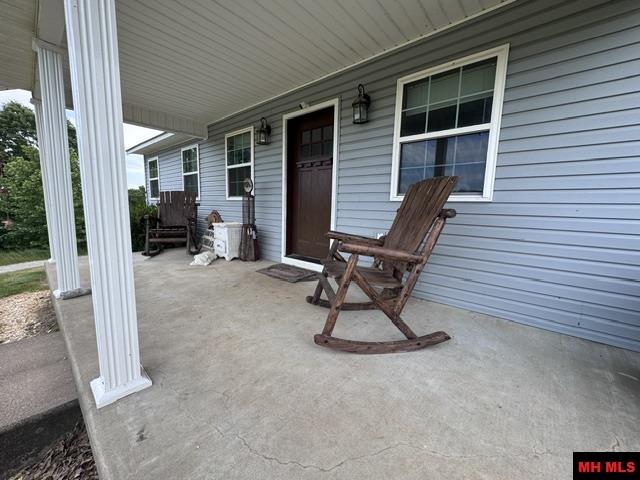 711 E Red Barn Road