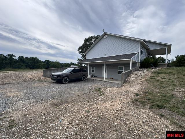711 E Red Barn Road