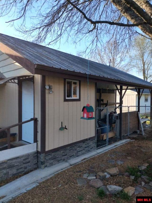 305 S 6TH STREET Flippin, AR