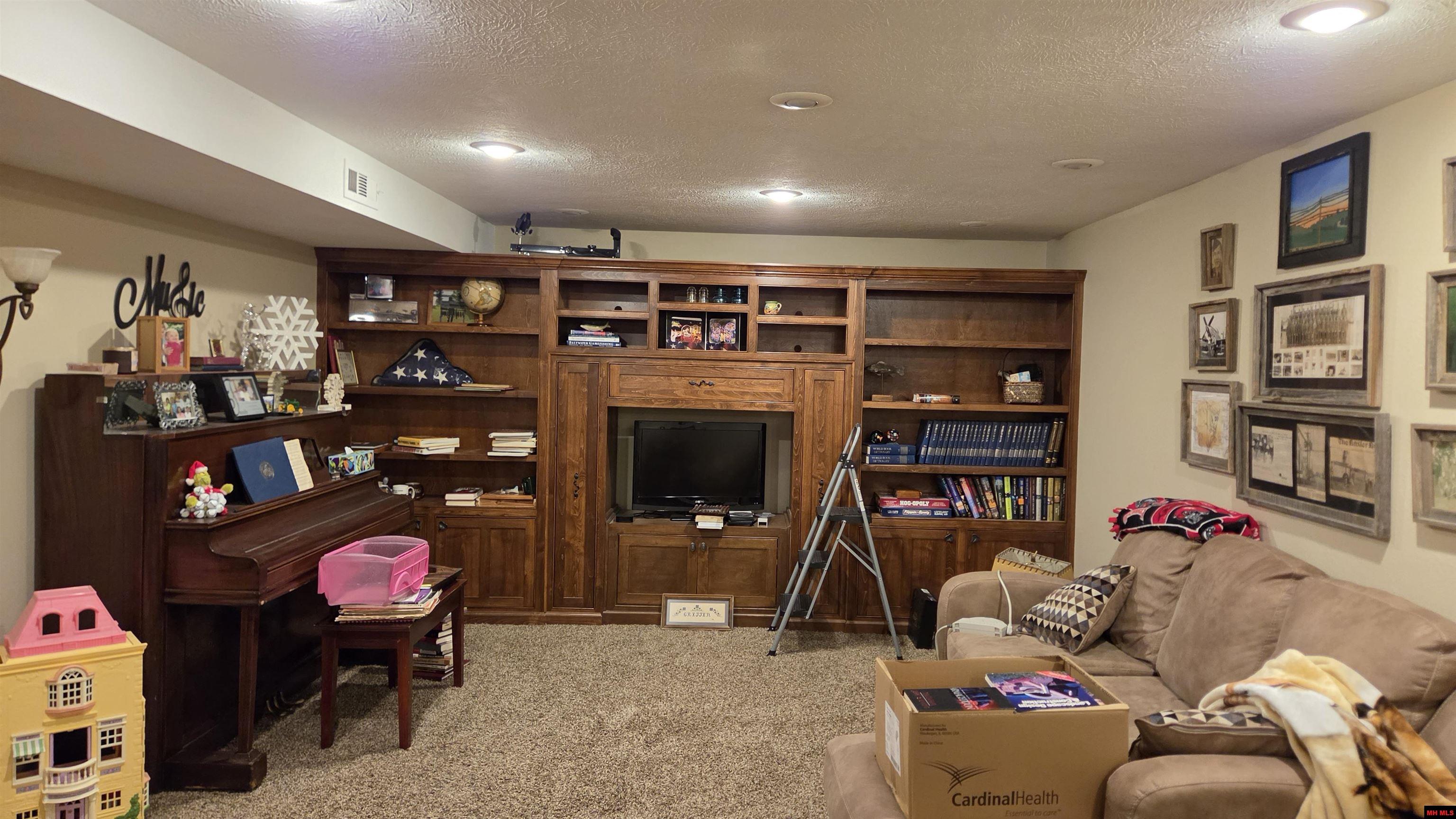 101 Fair Oaks Lane