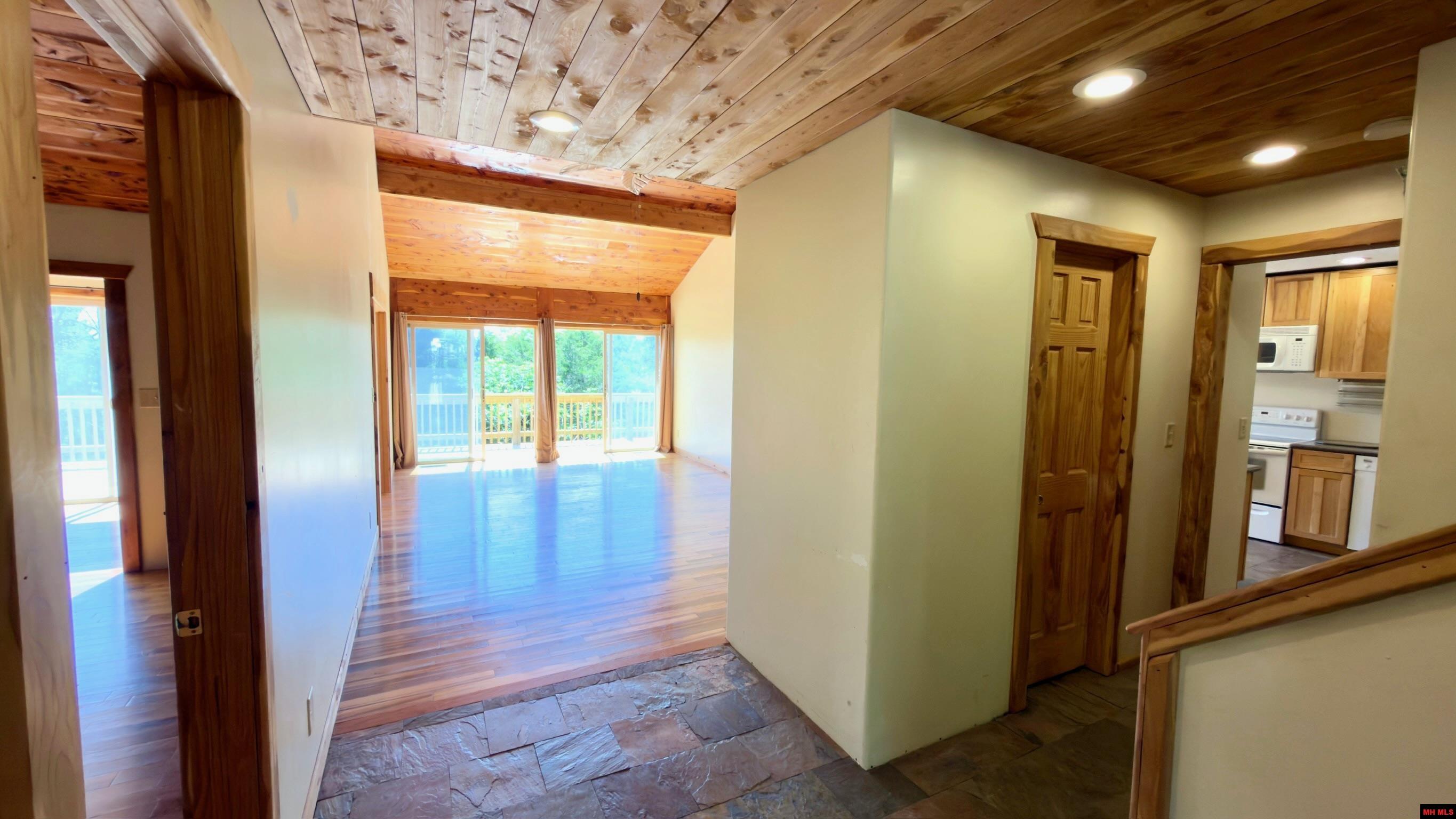 1027 Blue Wing Road