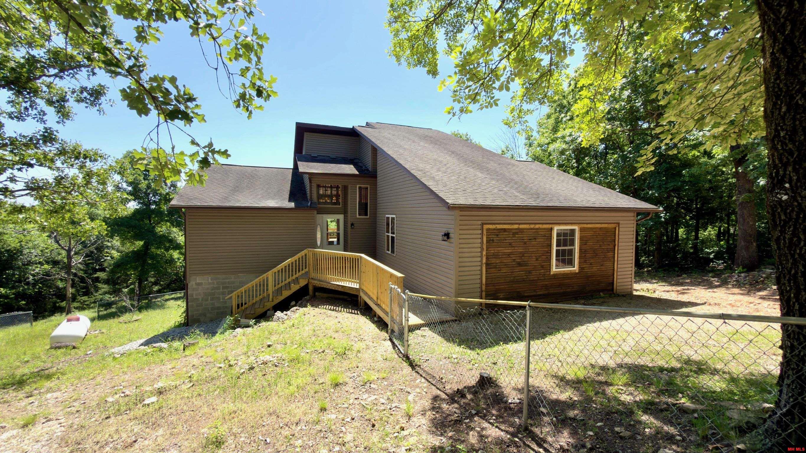 1027 Blue Wing Road