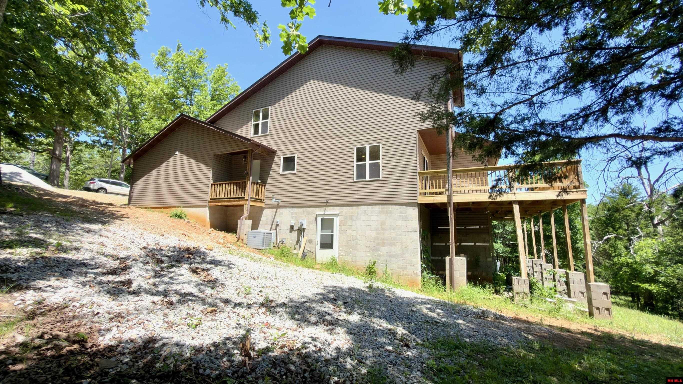 1027 Blue Wing Road
