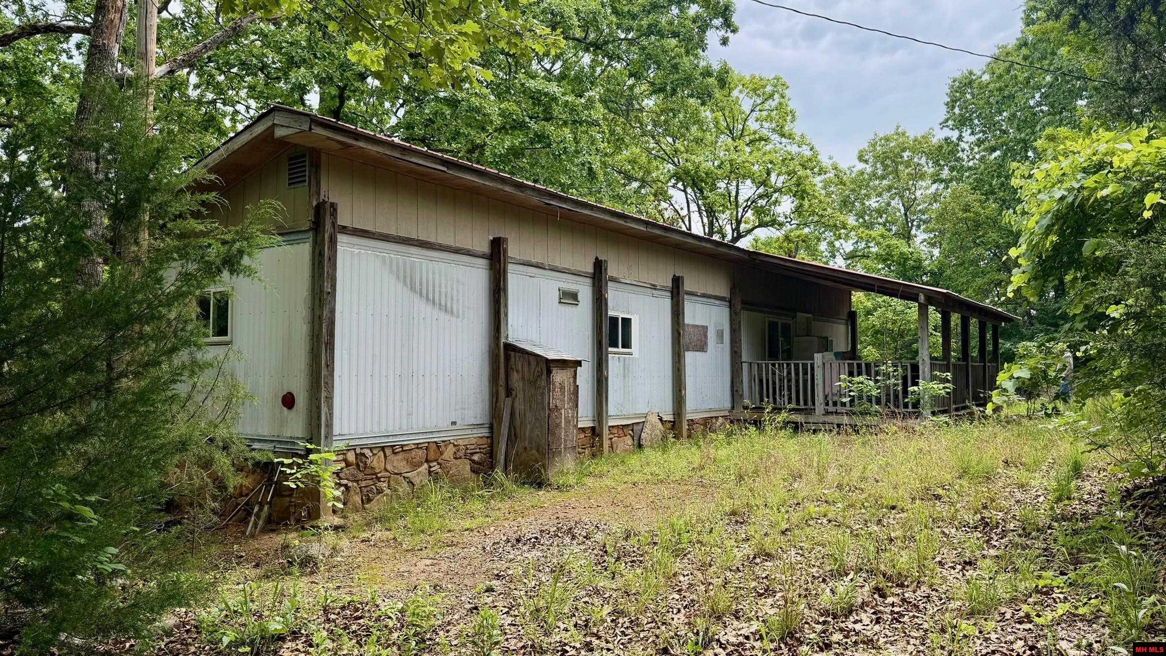 1027 Blue Wing Road