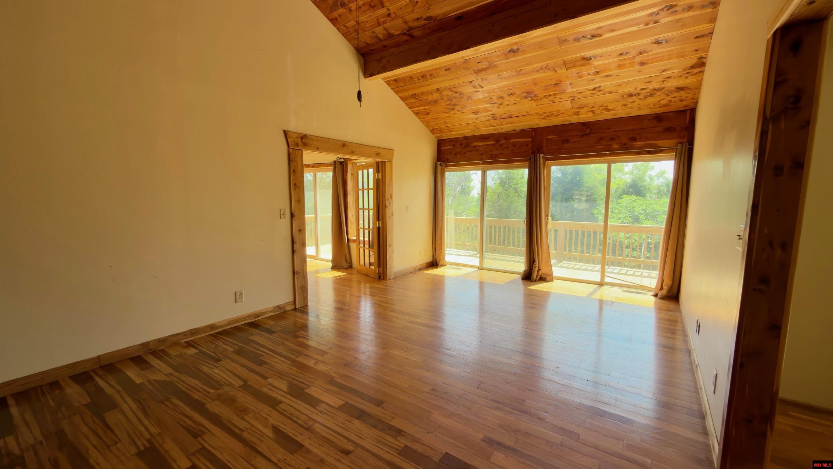 1027 Blue Wing Road