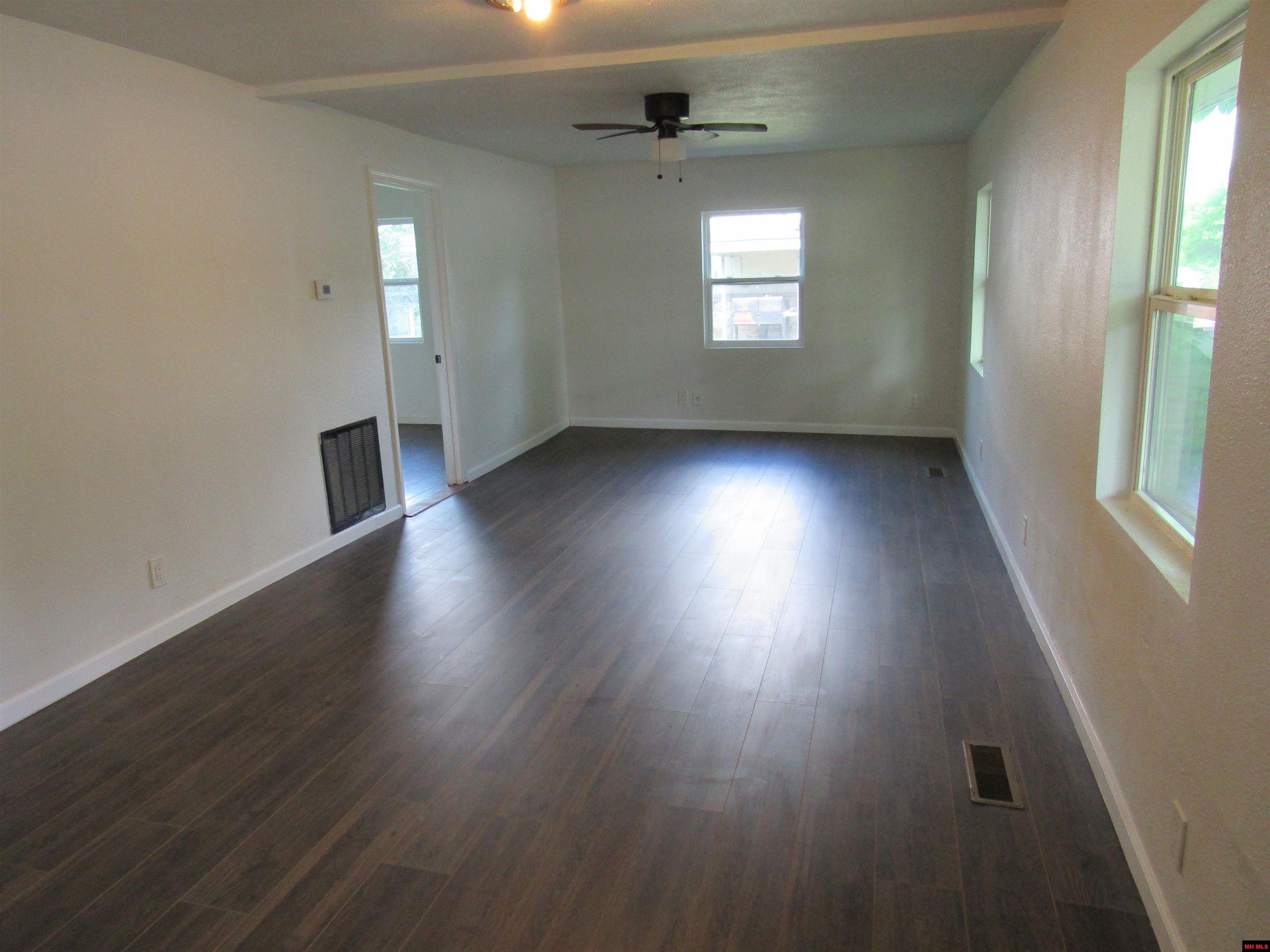 104 W SOUTH STREET Flippin, AR 72634