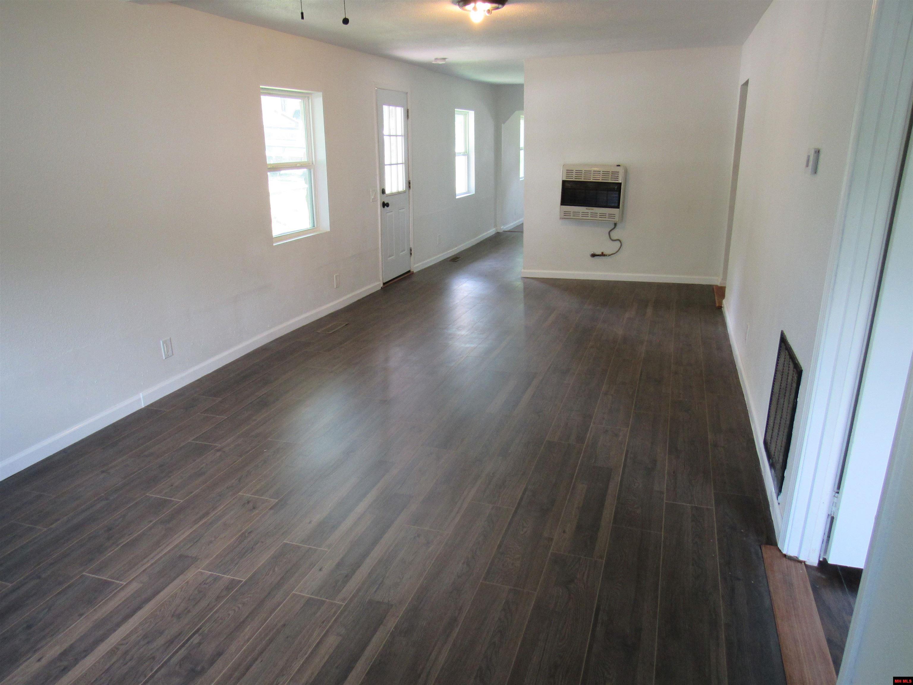 104 W SOUTH STREET Flippin, AR 72634