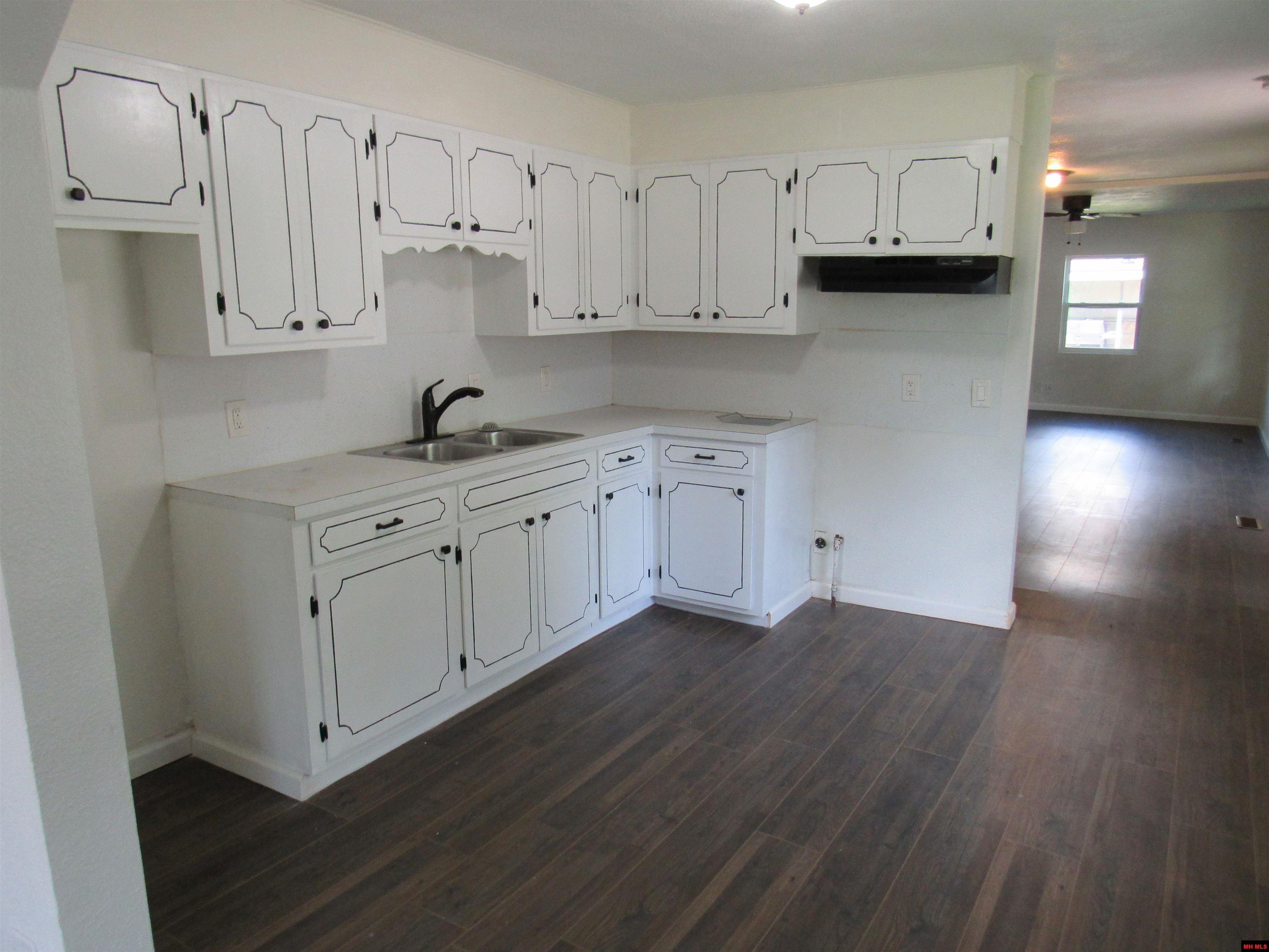 104 W SOUTH STREET Flippin, AR 72634