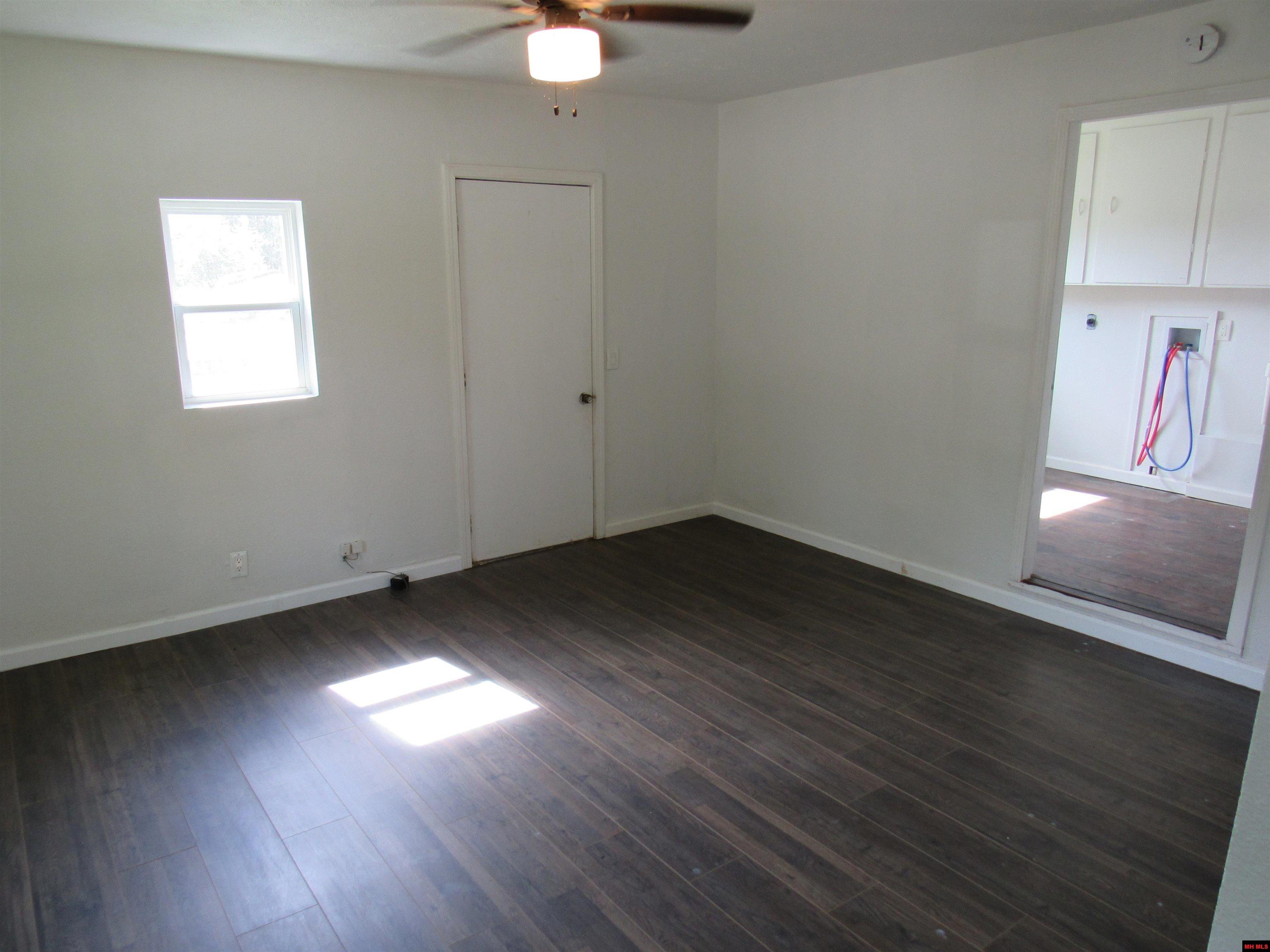 104 W SOUTH STREET Flippin, AR 72634