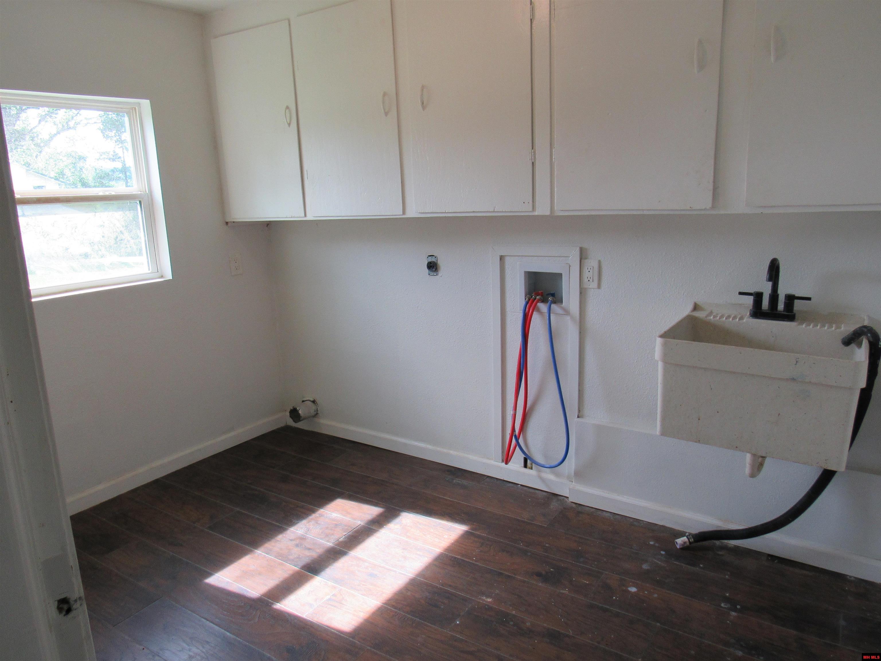 104 W SOUTH STREET Flippin, AR 72634