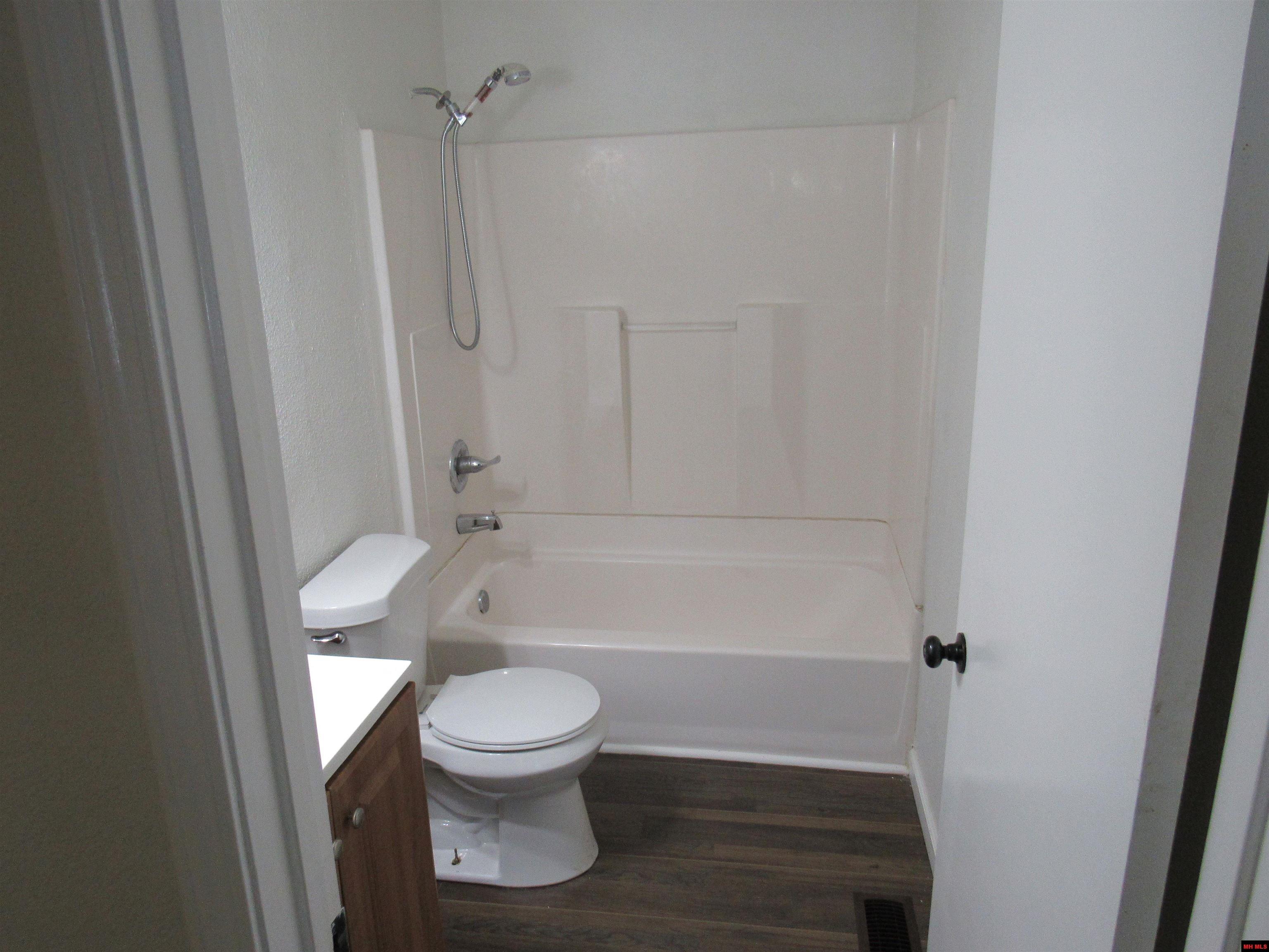104 W SOUTH STREET Flippin, AR 72634