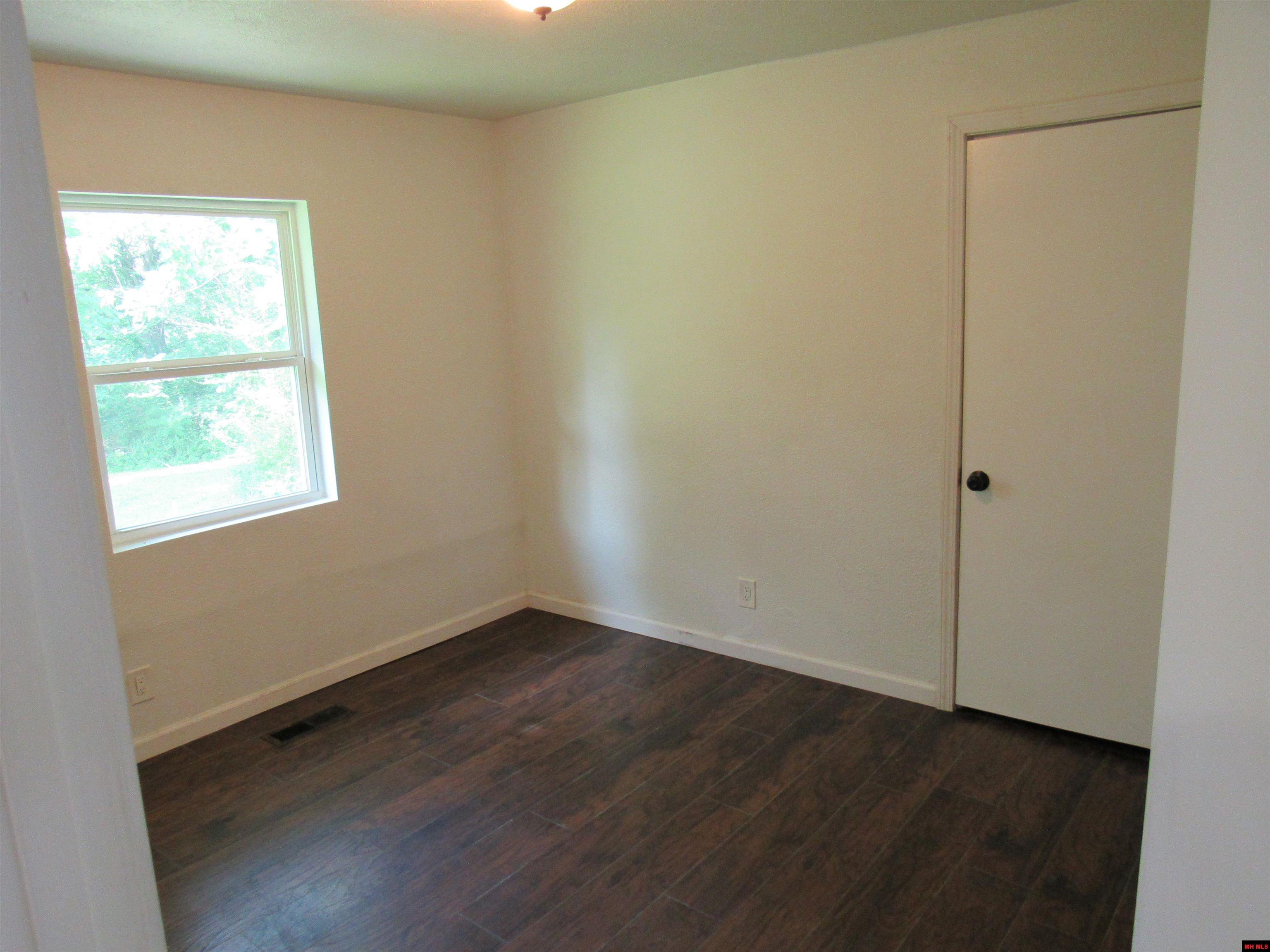 104 W SOUTH STREET Flippin, AR 72634