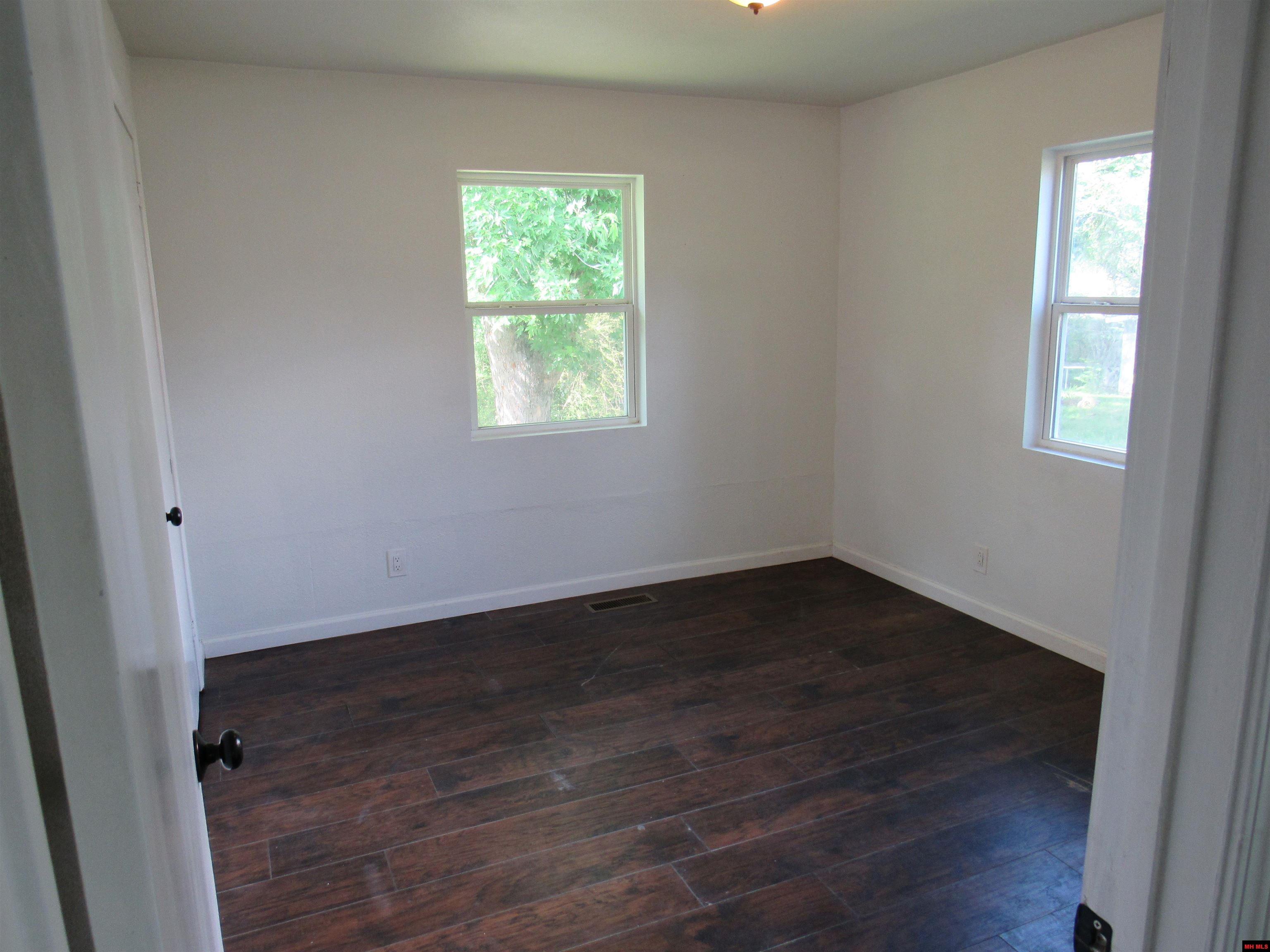 104 W SOUTH STREET Flippin, AR 72634