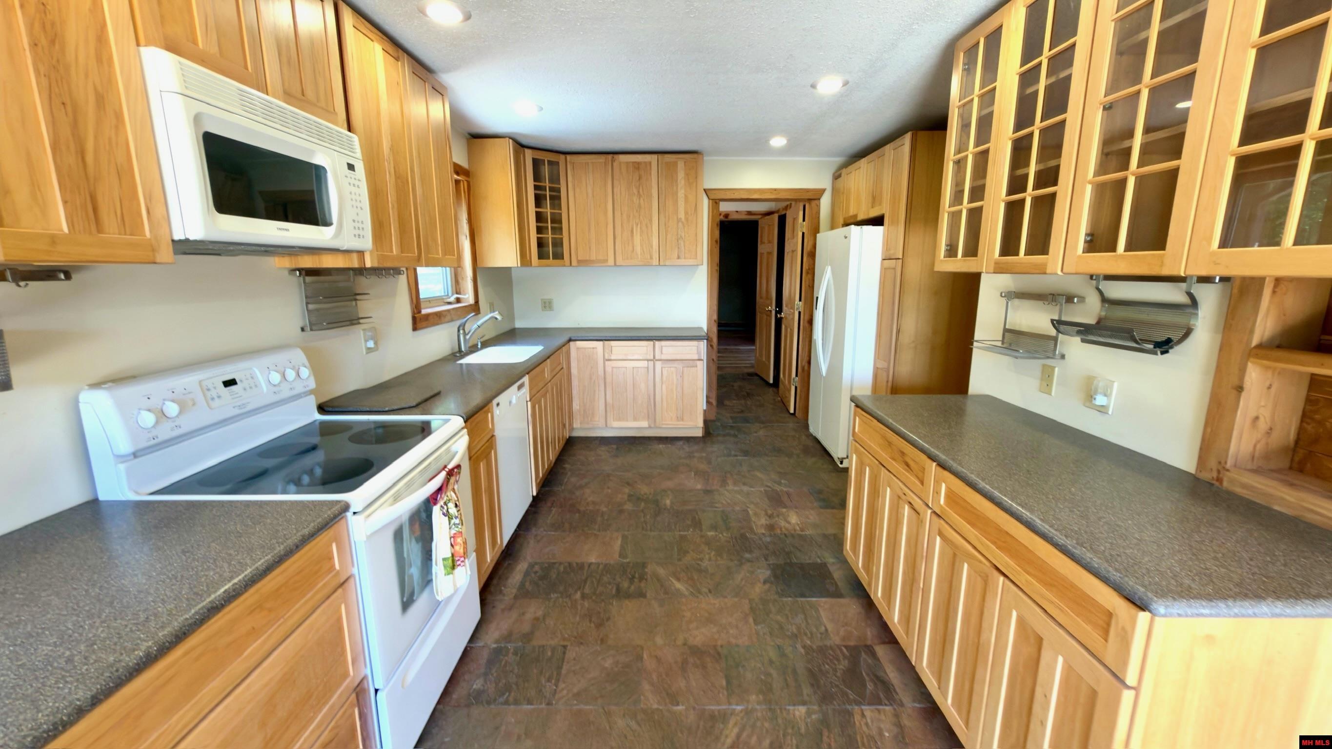 1027 Blue Wing Road