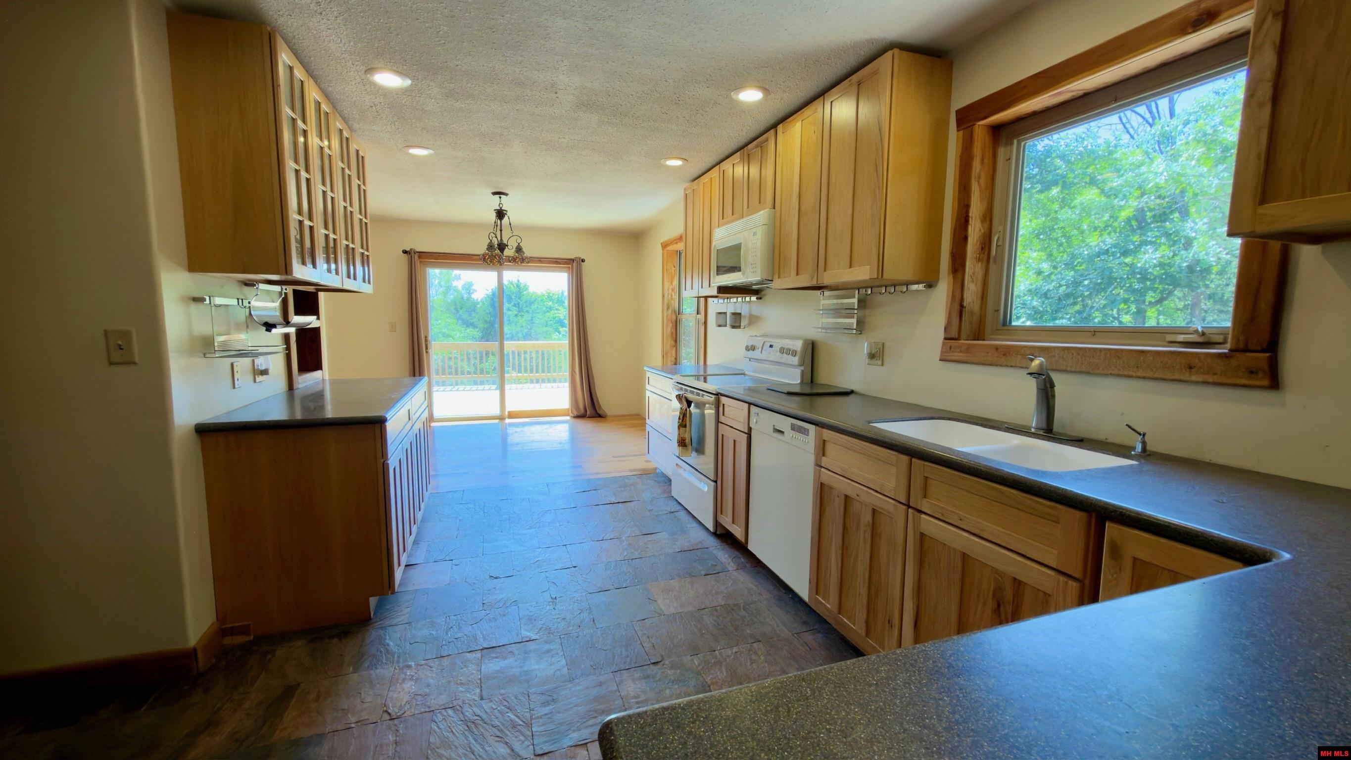 1027 Blue Wing Road