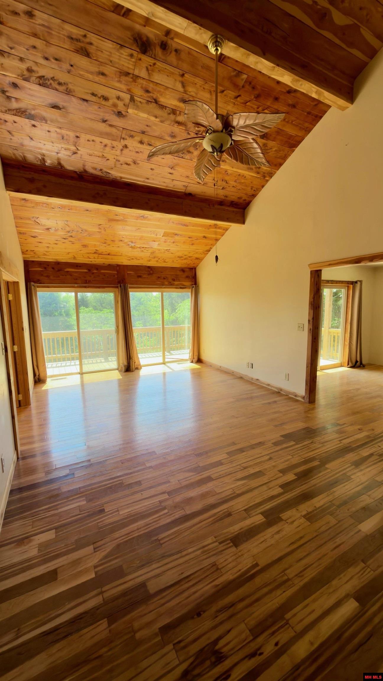 1027 Blue Wing Road