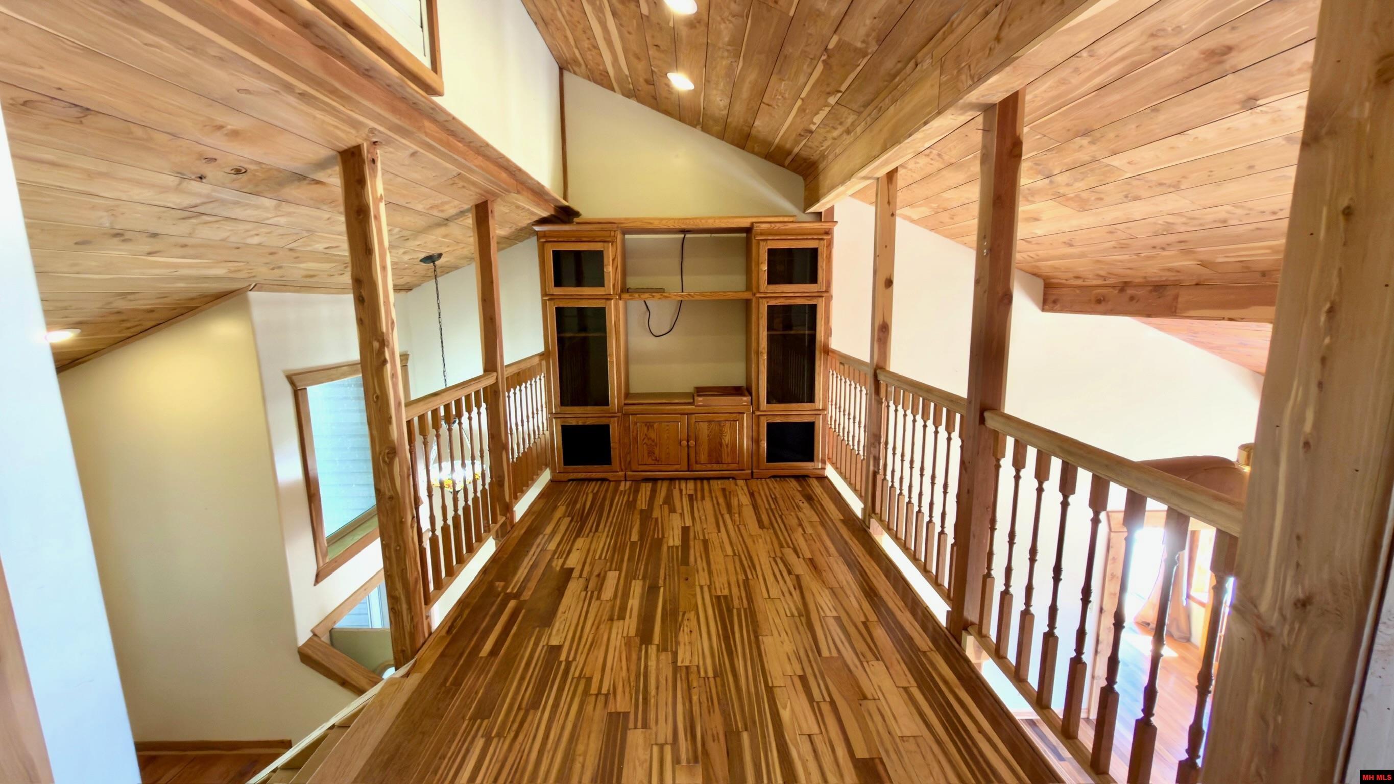 1027 Blue Wing Road