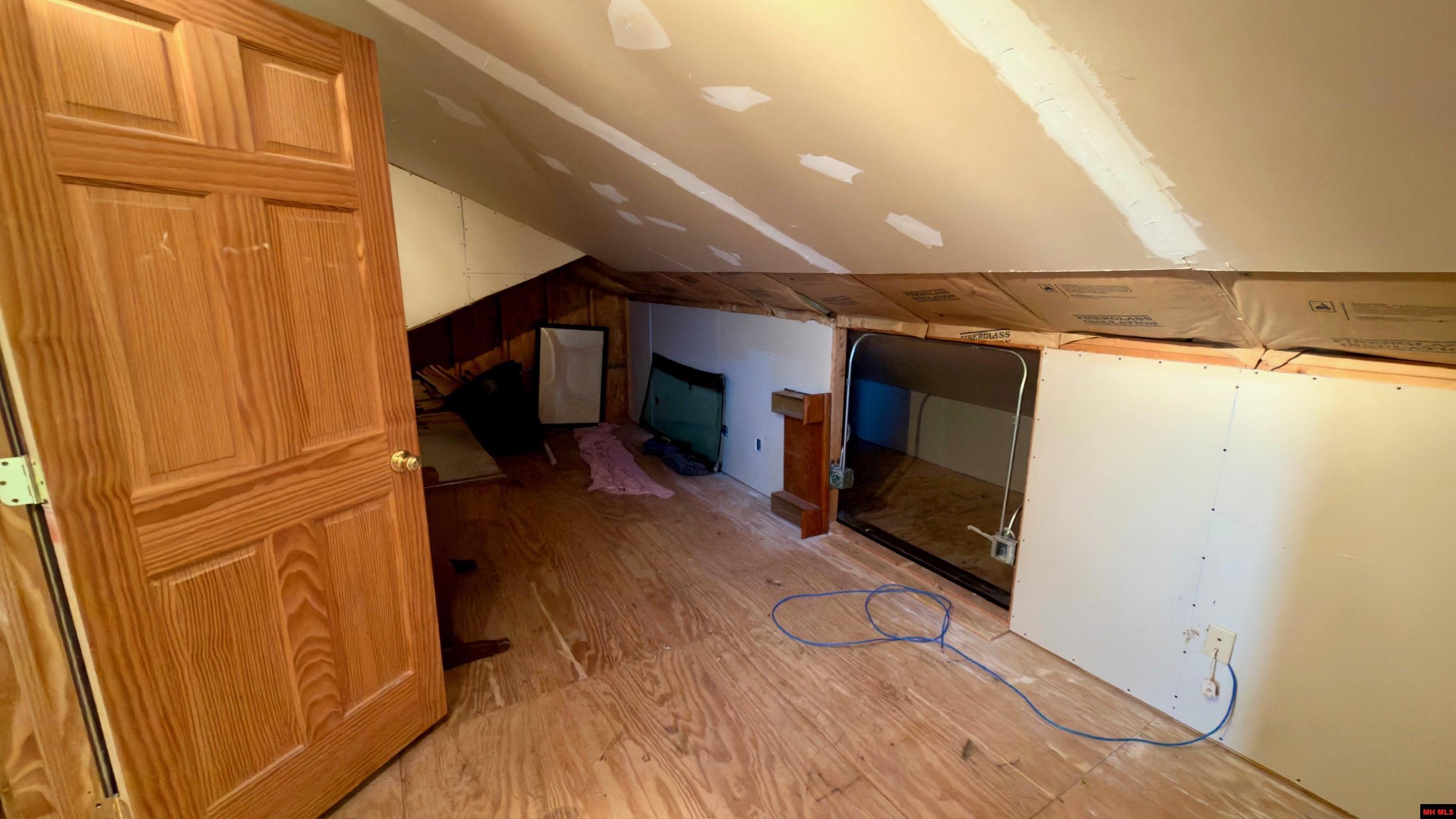 1027 Blue Wing Road