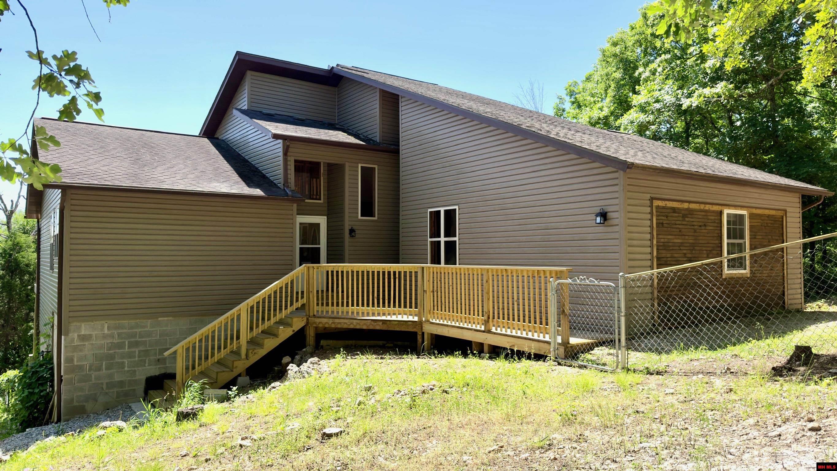 1027 Blue Wing Road