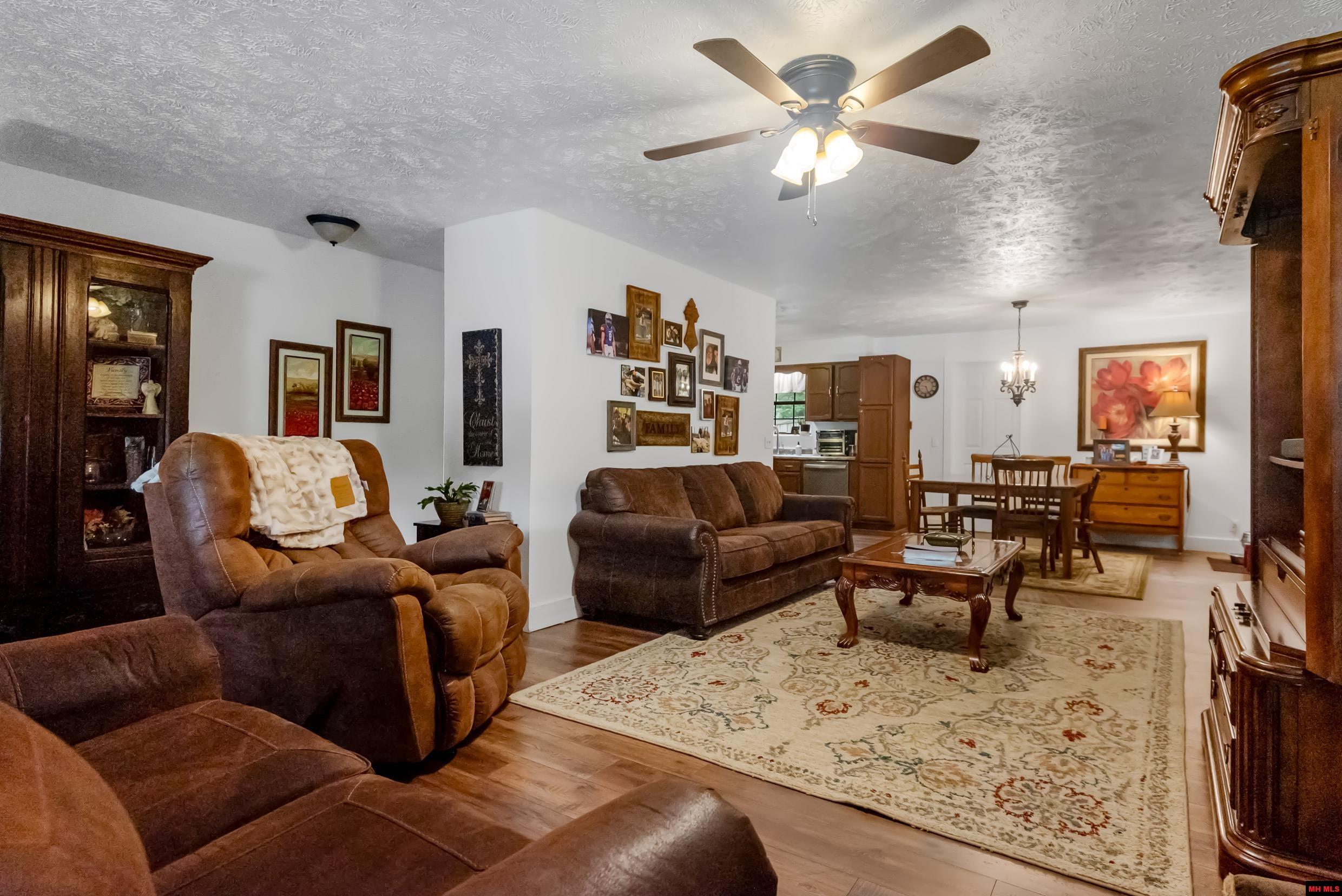 313 Kingswood Drive