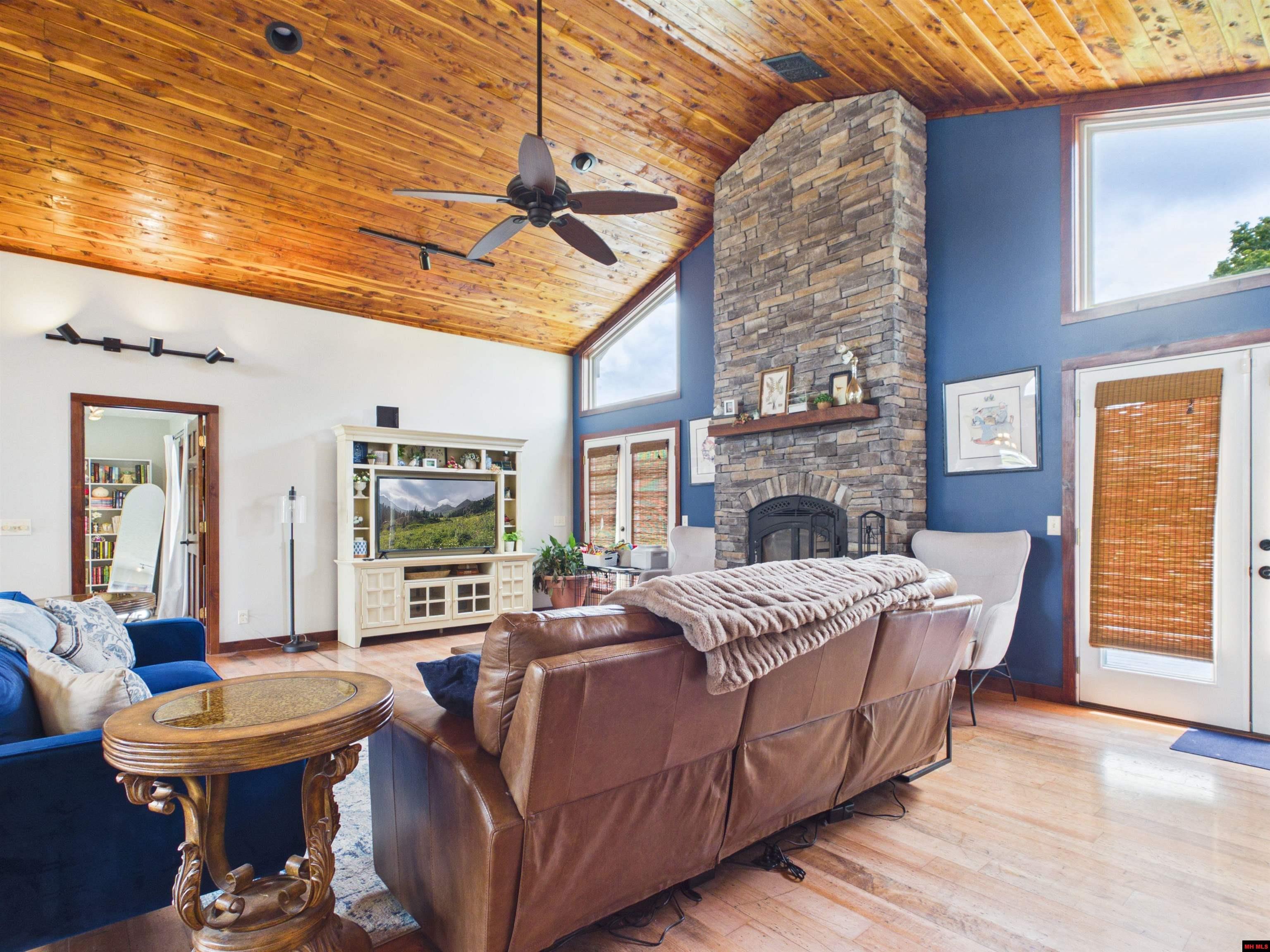 192 VALLEY AIRPORT DRIVE Cotter, AR