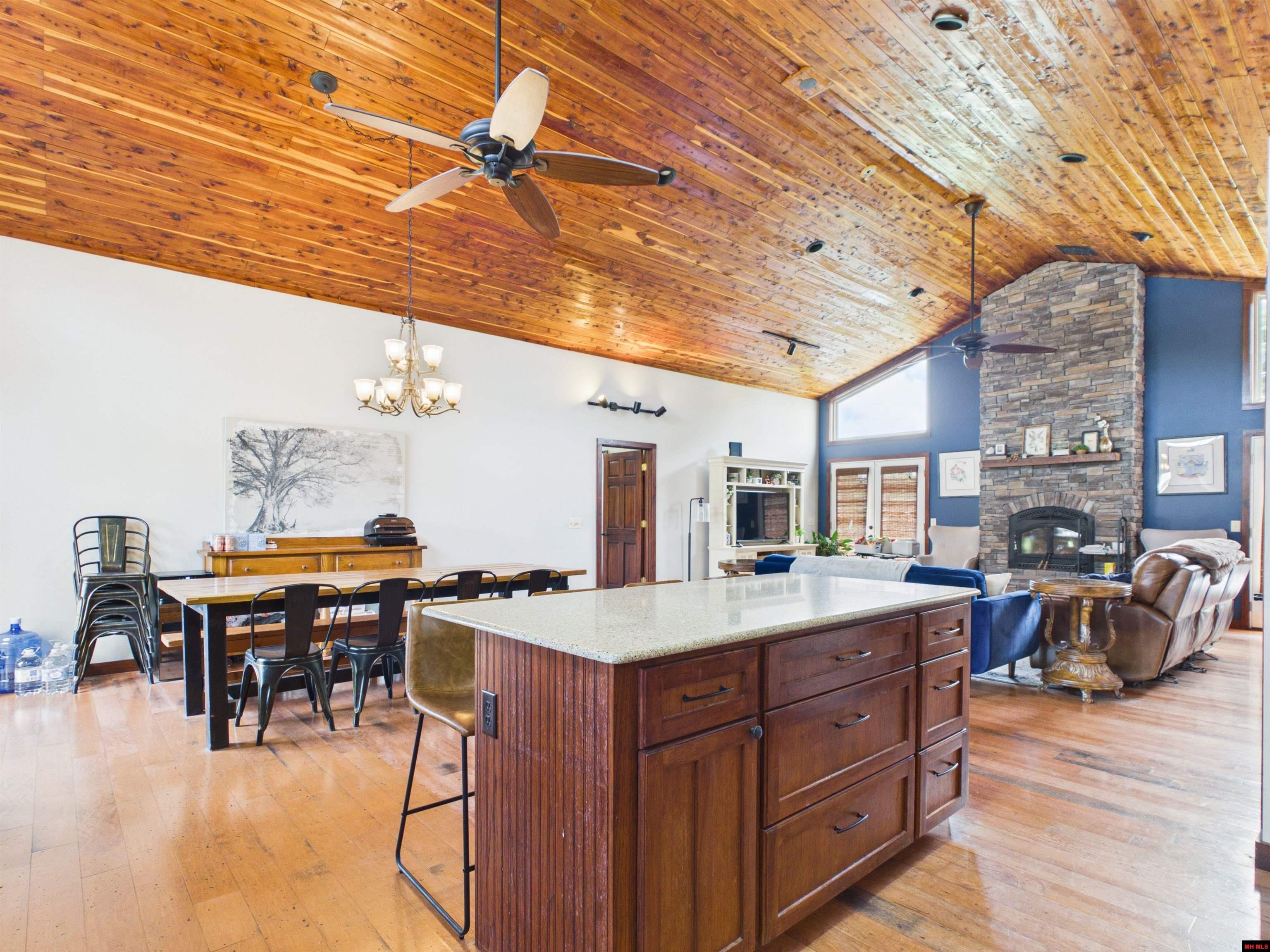 192 VALLEY AIRPORT DRIVE Cotter, AR